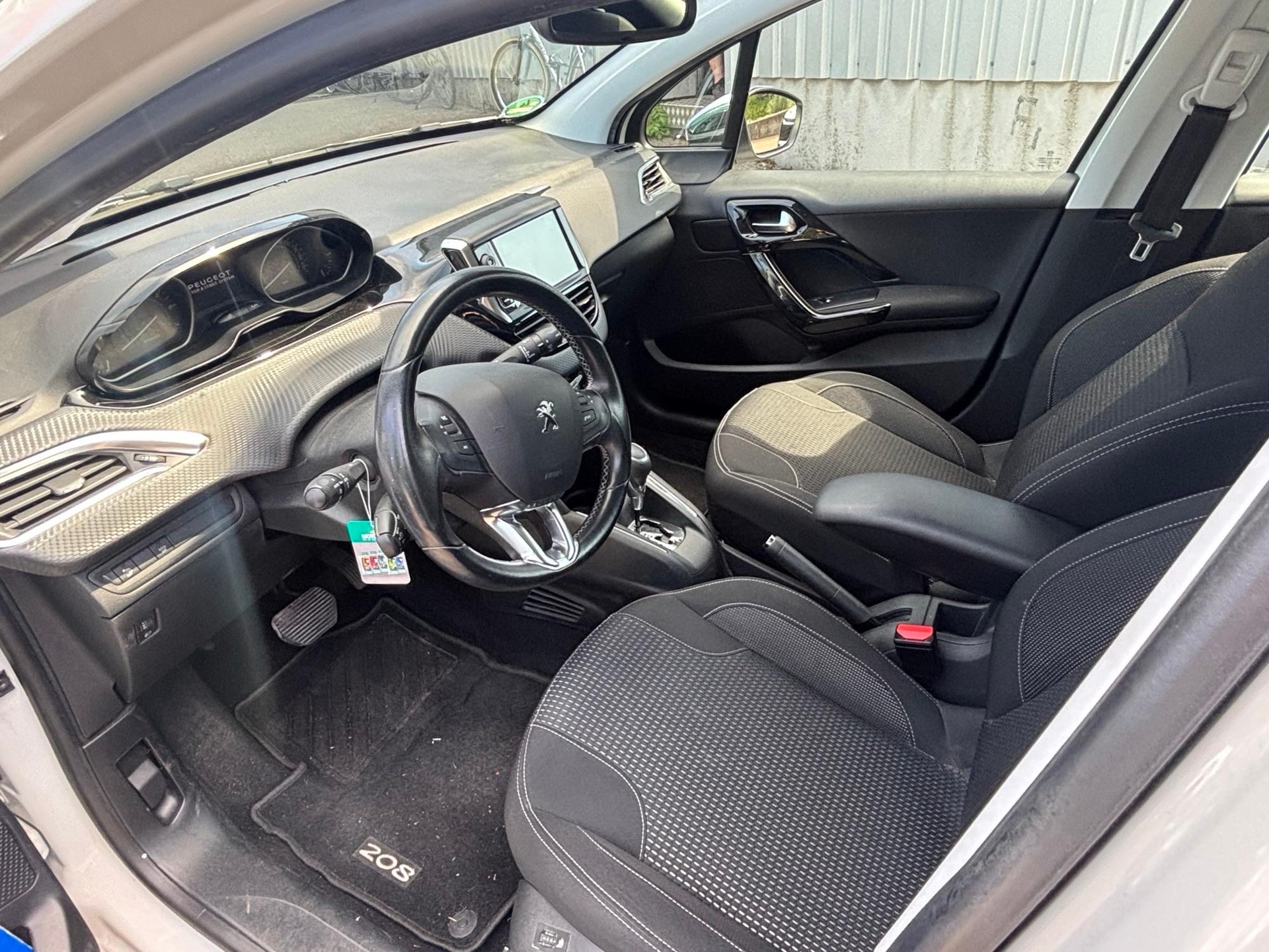 PEUGEOT 208 1.2 PureTech Allure S/S-image-7