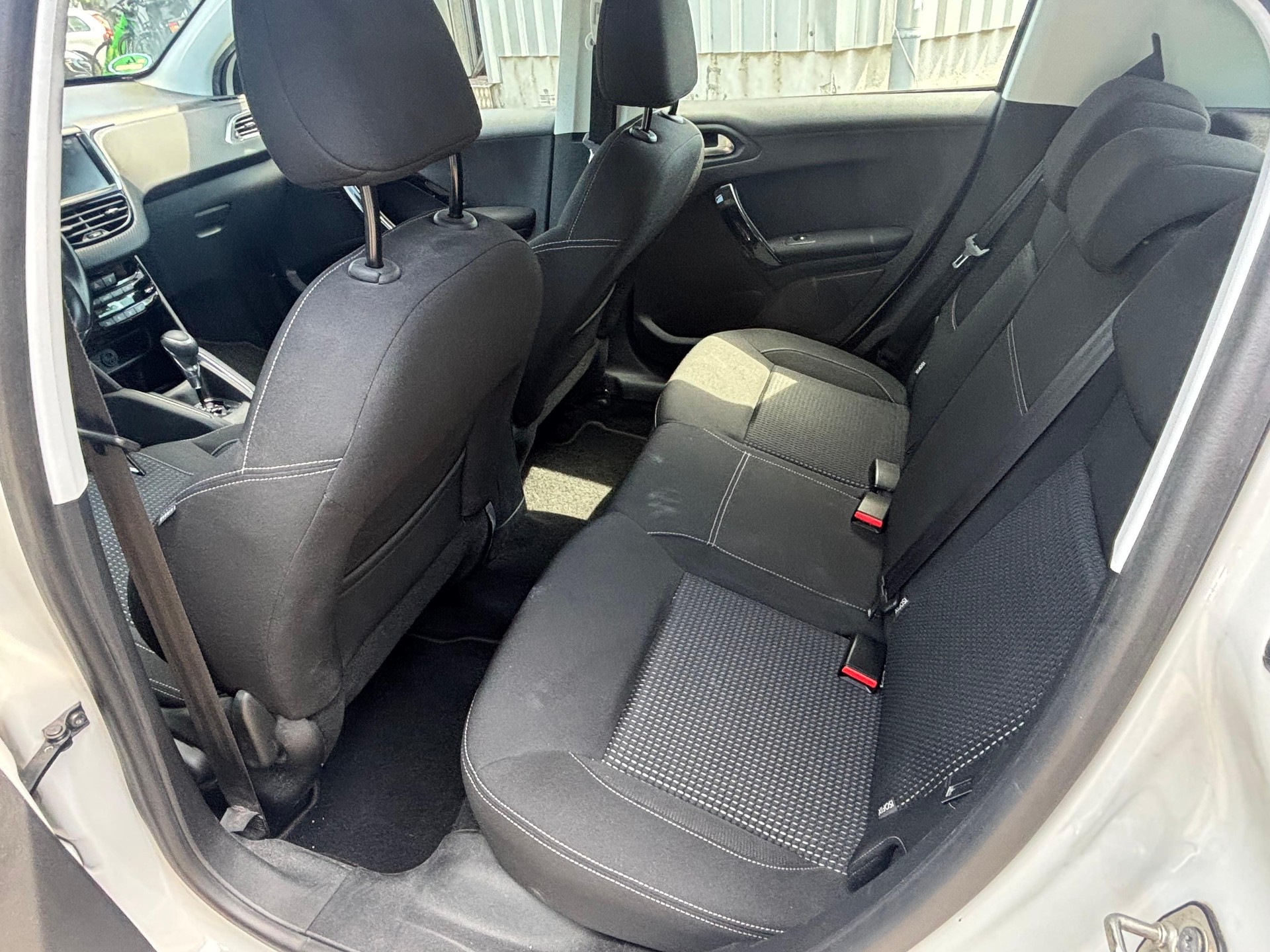 PEUGEOT 208 1.2 PureTech Allure S/S-image-8