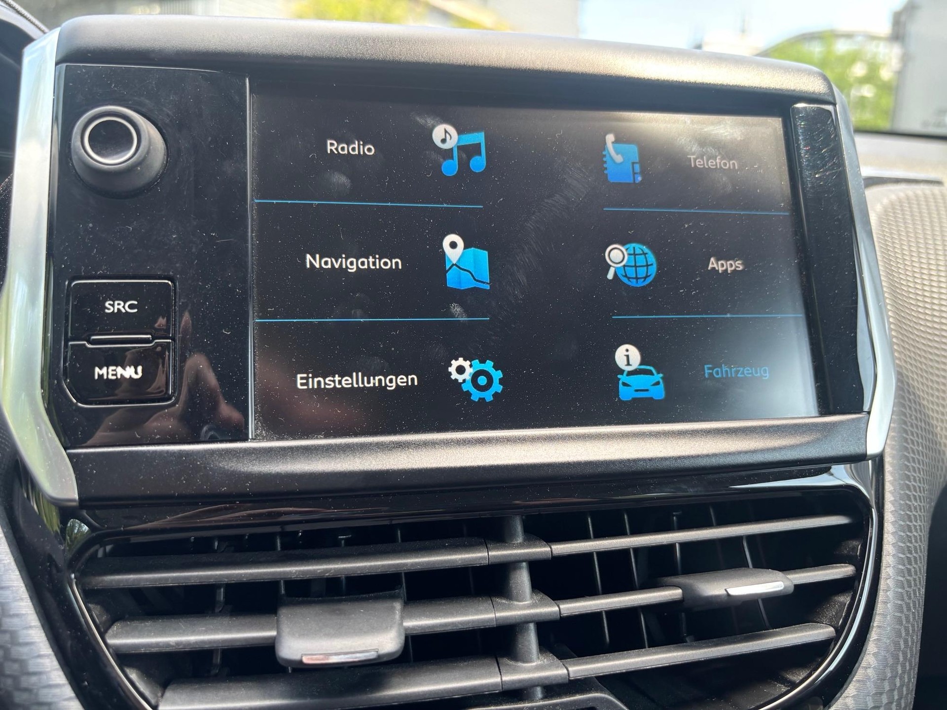 PEUGEOT 208 1.2 PureTech Allure S/S-image-9