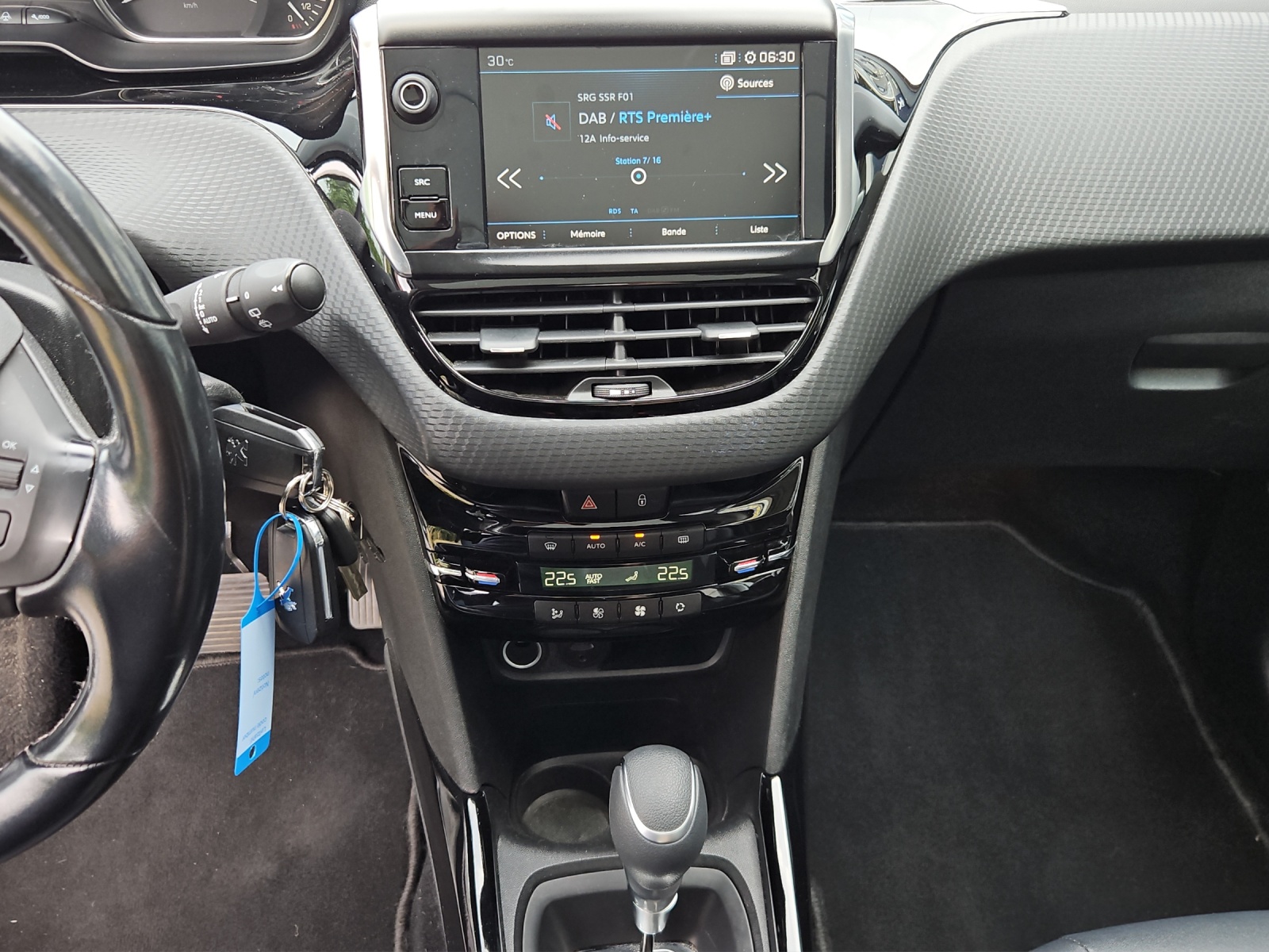 PEUGEOT 2008 1.2 PureTech Allure EAT6-image-13
