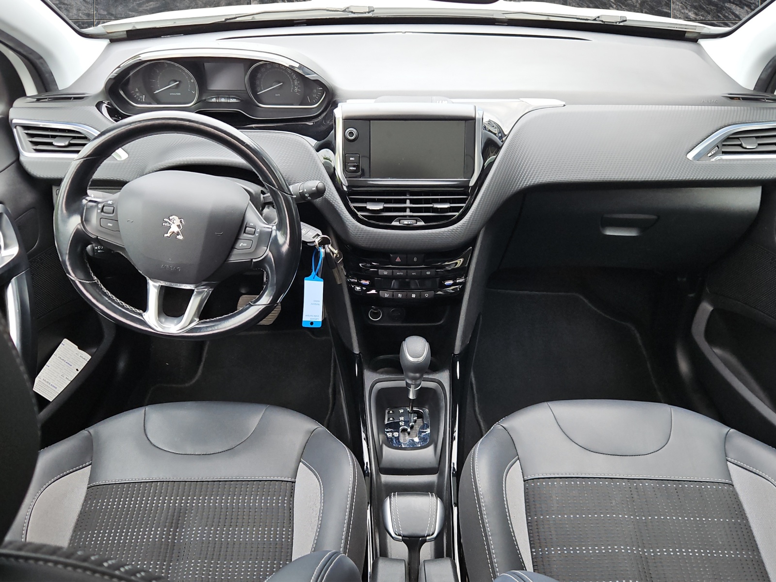 PEUGEOT 2008 1.2 PureTech Allure EAT6-image-12
