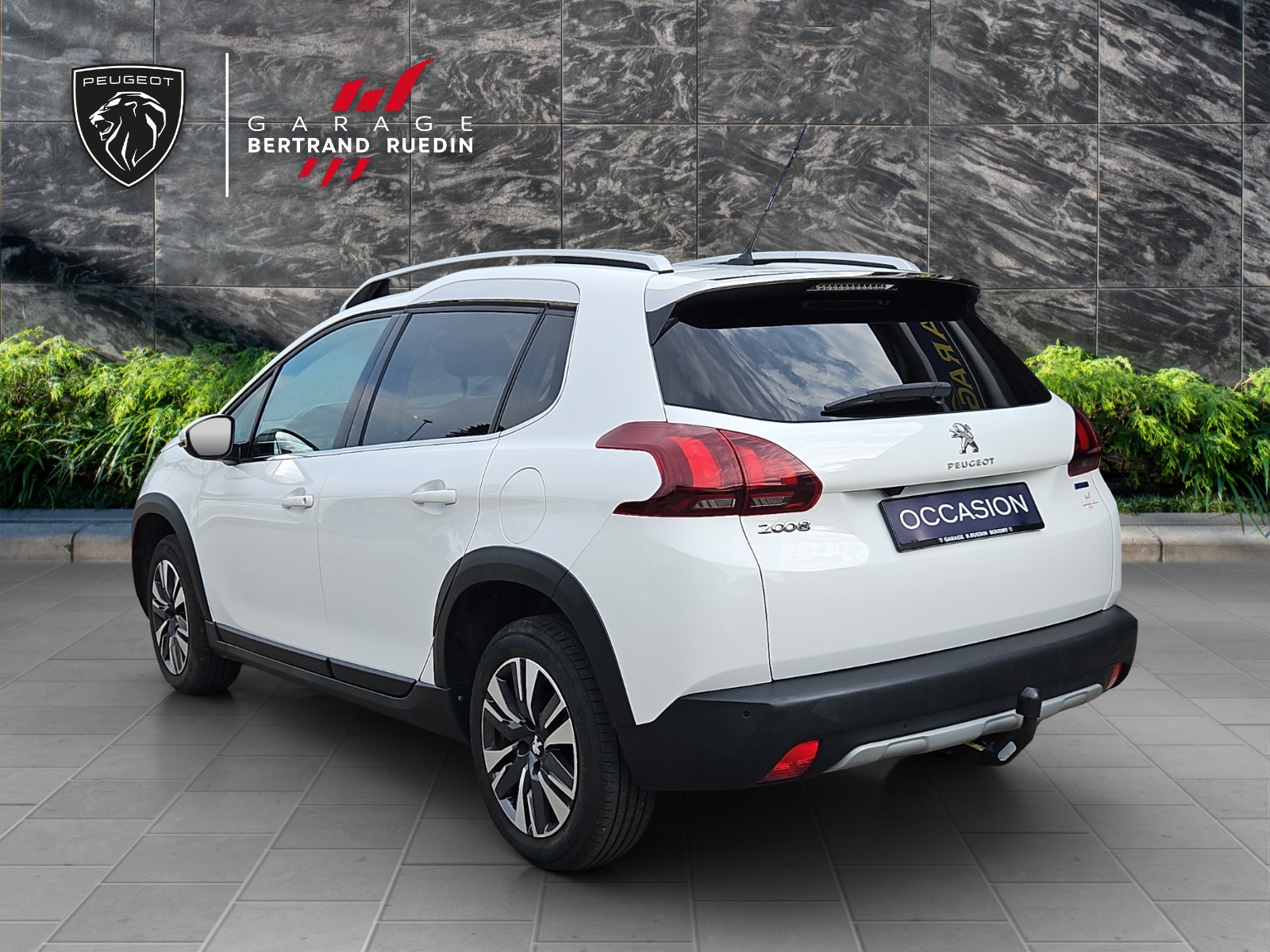 PEUGEOT 2008 1.2 PureTech Allure EAT6-image-1
