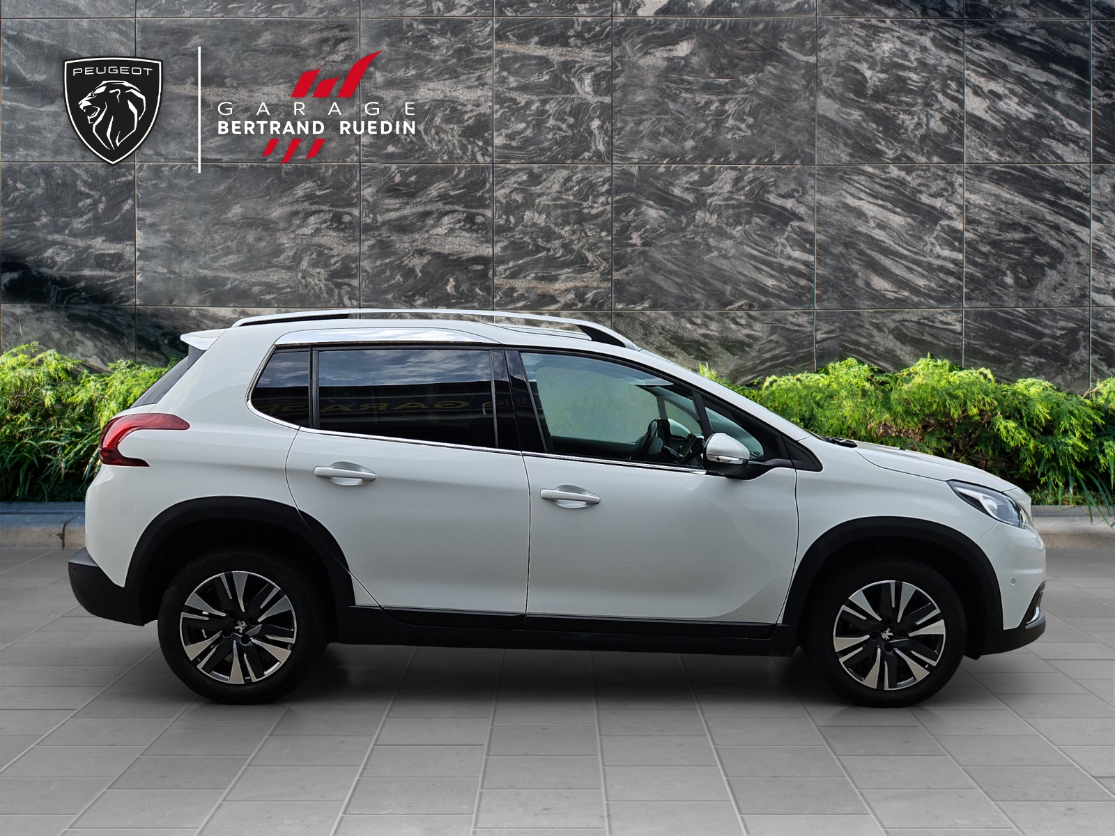PEUGEOT 2008 1.2 PureTech Allure EAT6-image-6
