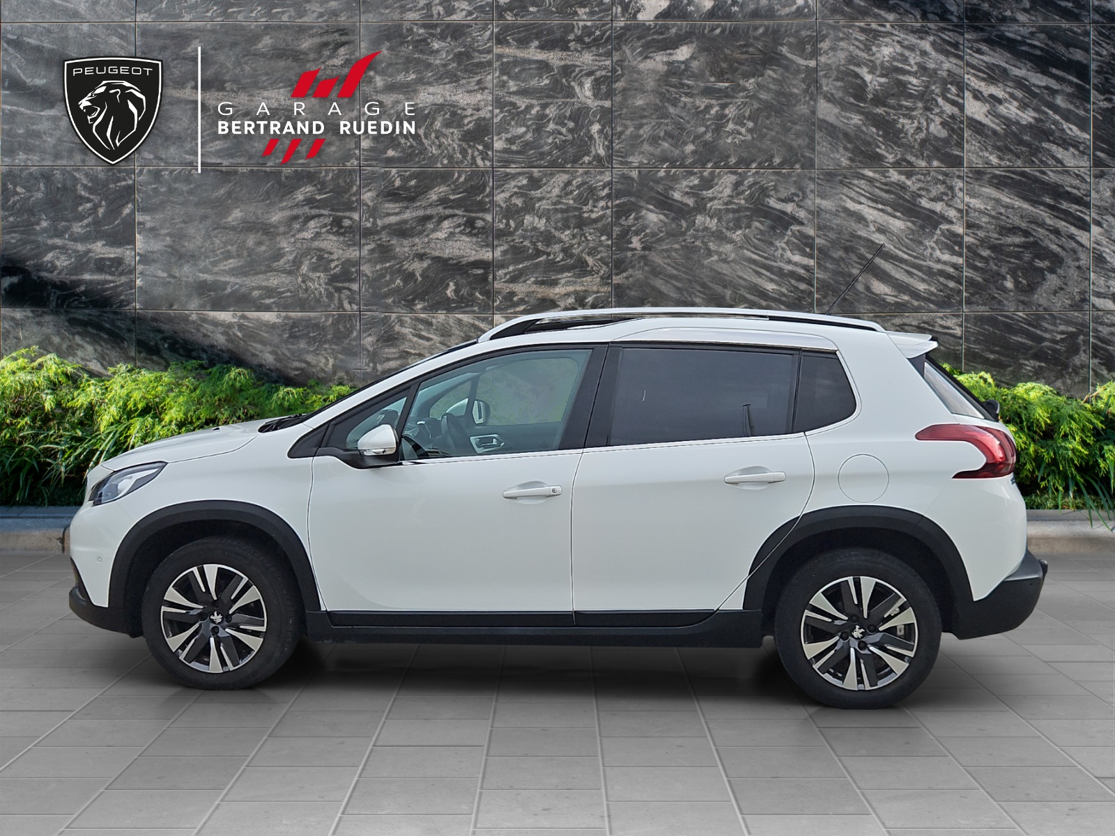 PEUGEOT 2008 1.2 PureTech Allure EAT6-image-2