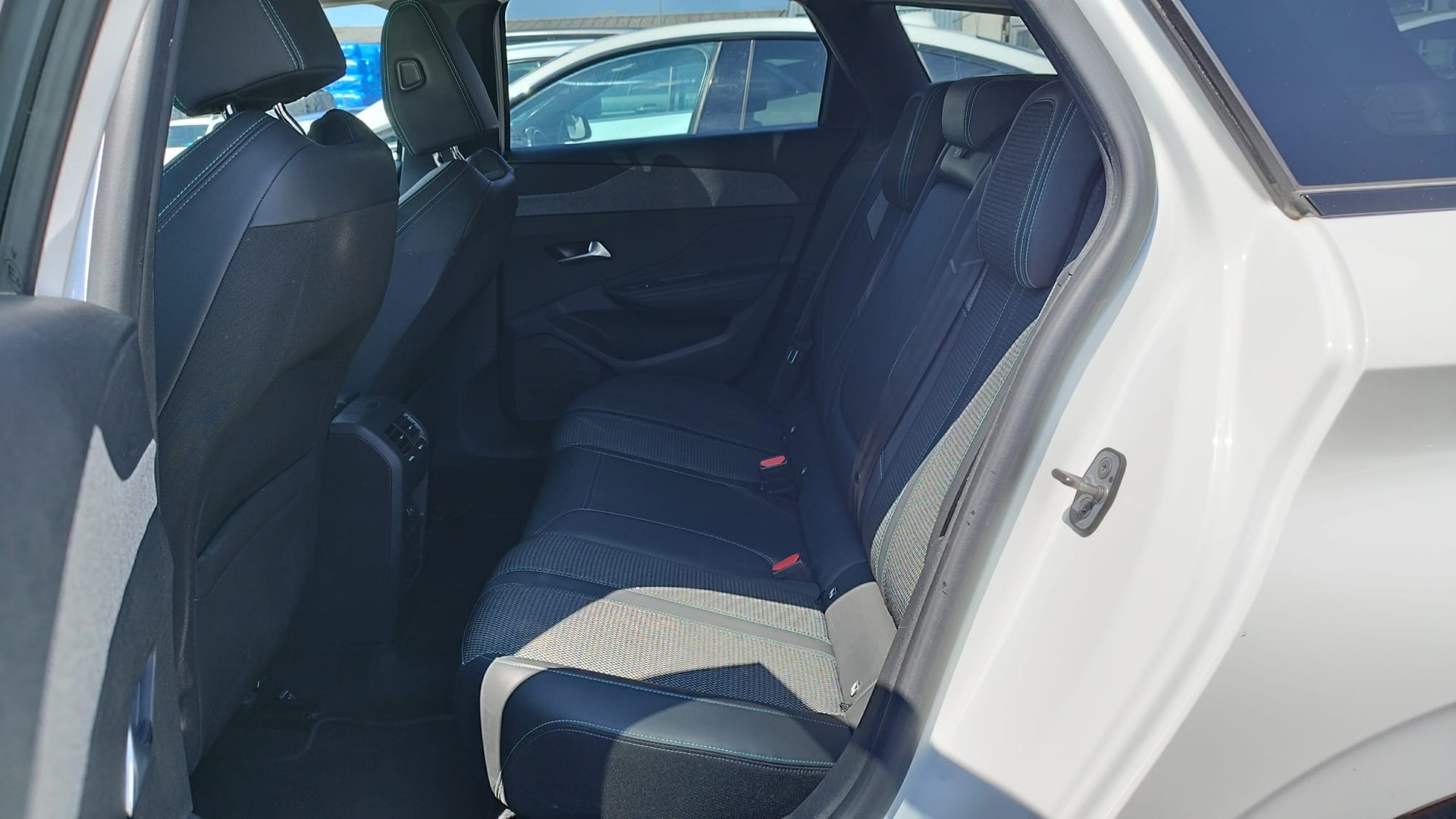 PEUGEOT 308 SW 1.5 BlueHDI Allure Pack EAT8-image-9