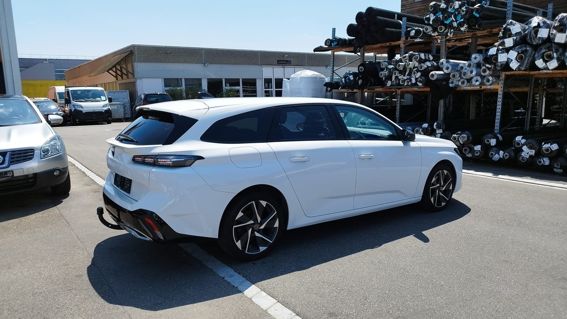 PEUGEOT 308 SW 1.5 BlueHDI Allure Pack EAT8-image-3