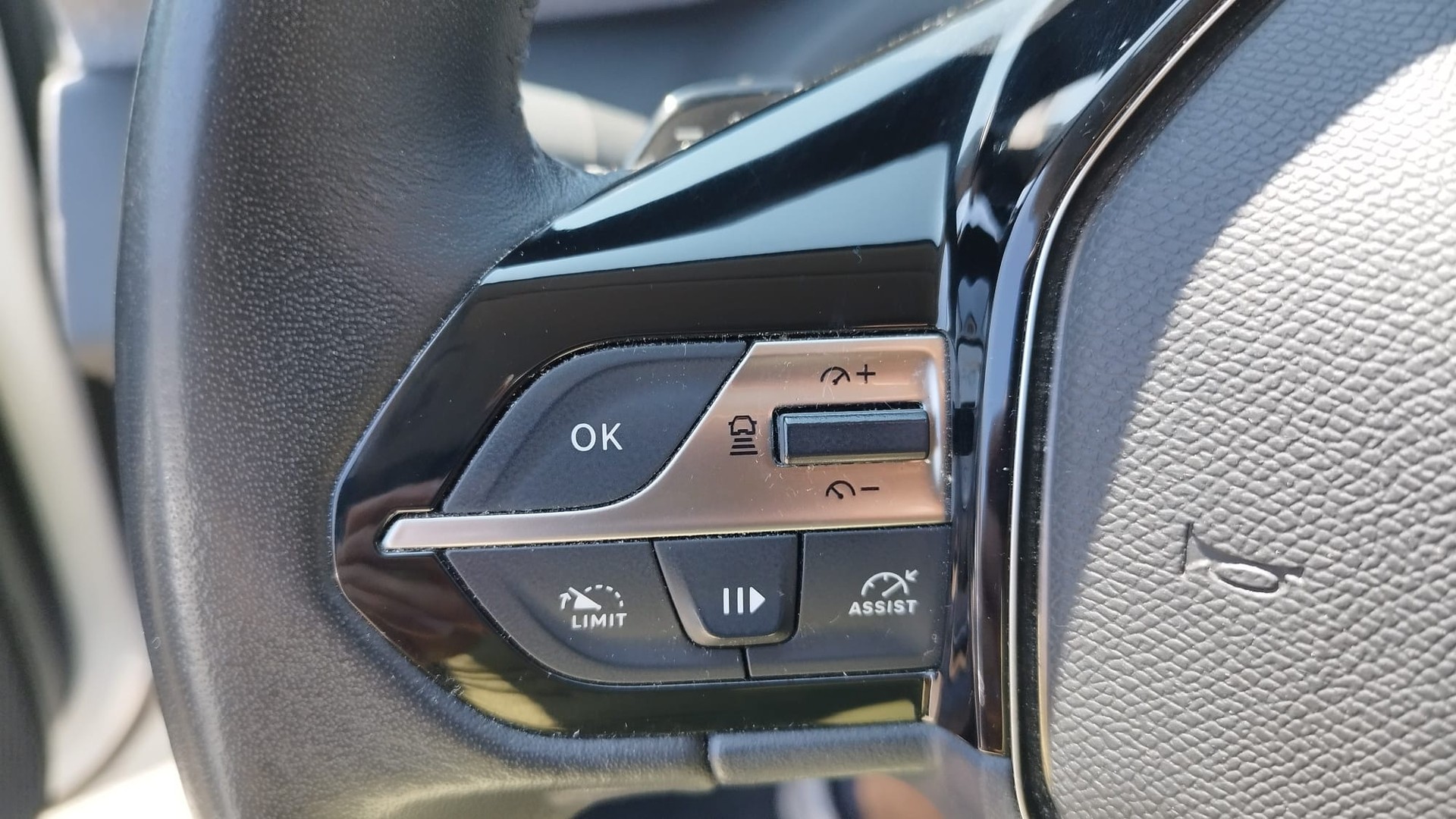 PEUGEOT 308 SW 1.5 BlueHDI Allure Pack EAT8-image-8