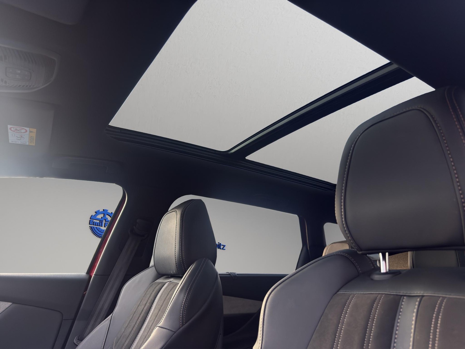 PEUGEOT 5008 1.6 PureTech GT Pack-image-10