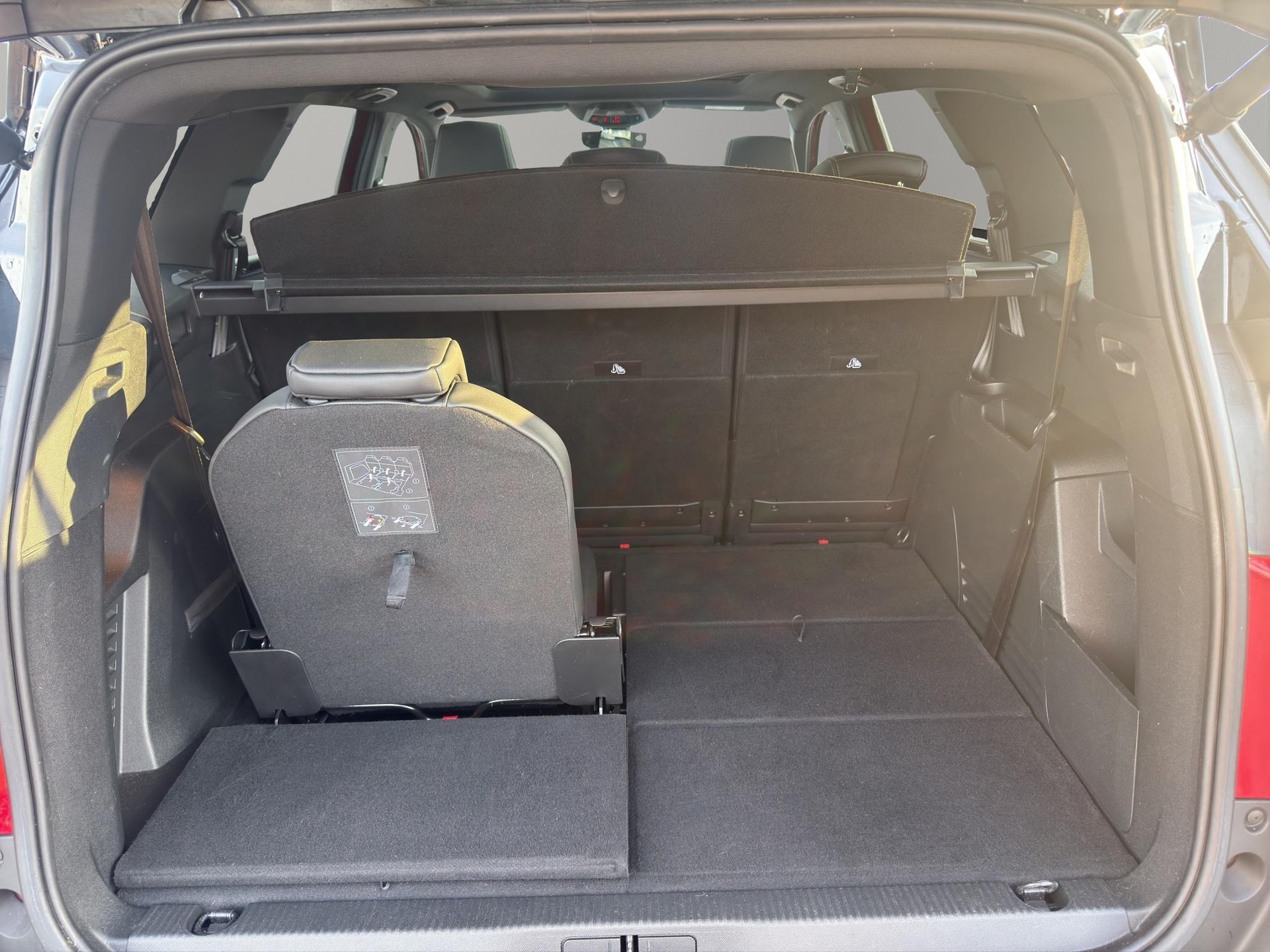 PEUGEOT 5008 1.6 PureTech GT Pack-image-8