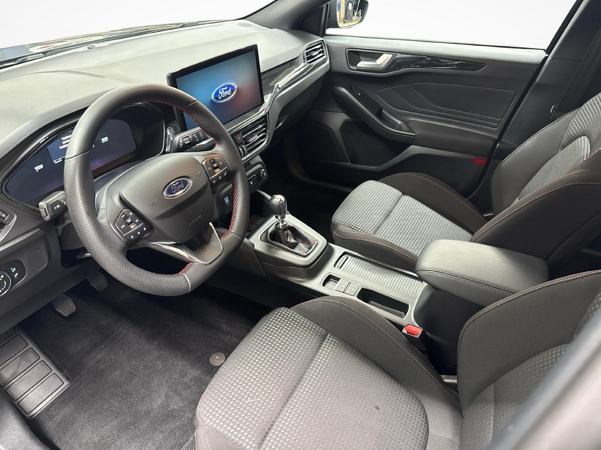 FORD Focus Station Wagon 1.0i EcoB Hybrid 125 ST-Line X-image-9