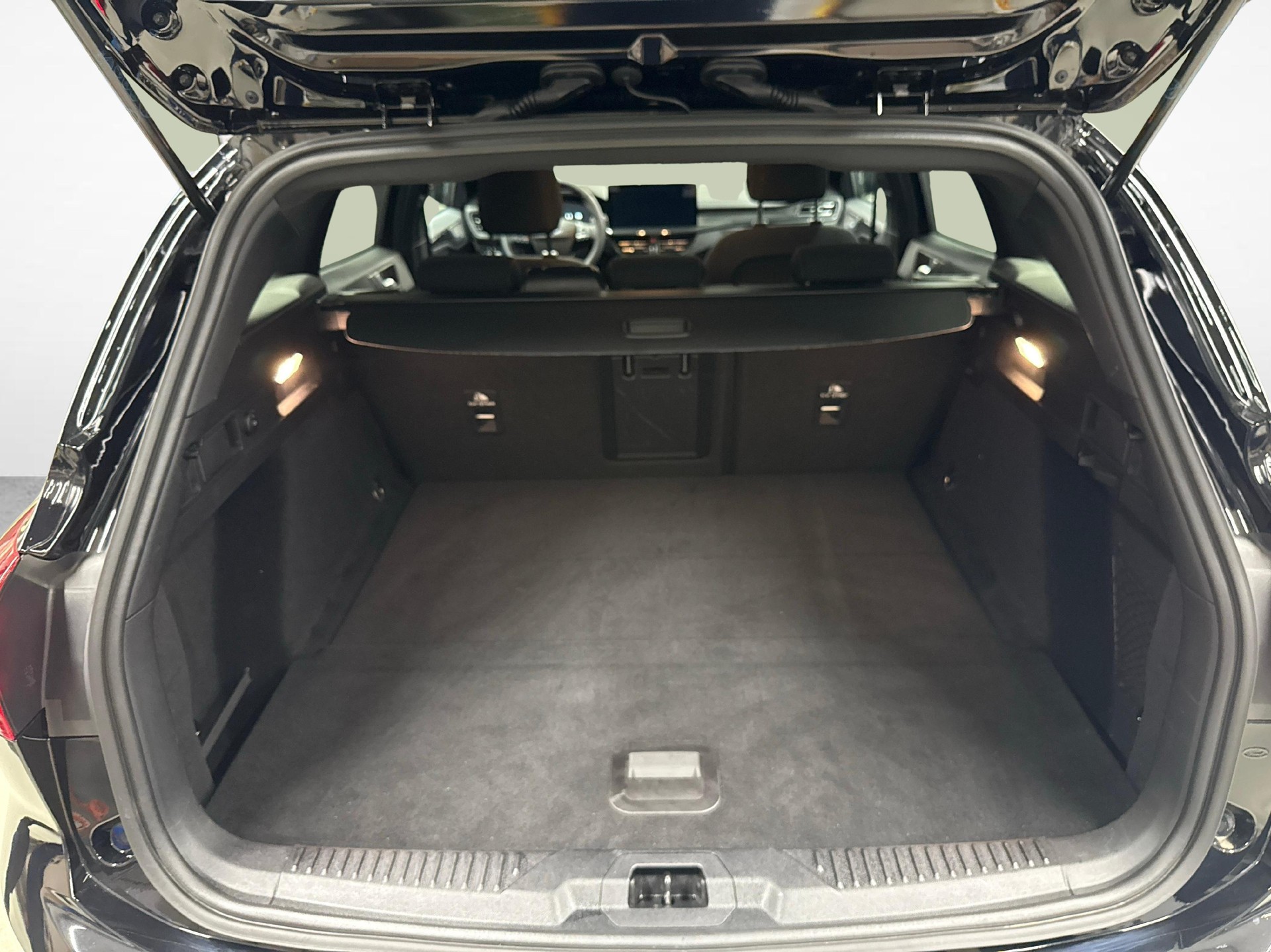 FORD Focus Station Wagon 1.0i EcoB Hybrid 125 ST-Line X-image-6