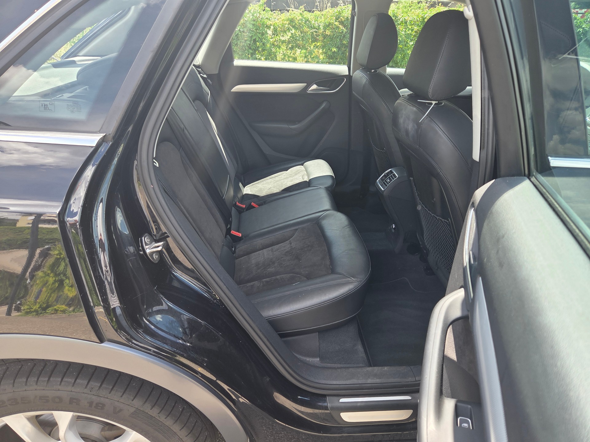 AUDI Q3 2.0 TDI quattro S-tronic-image-12