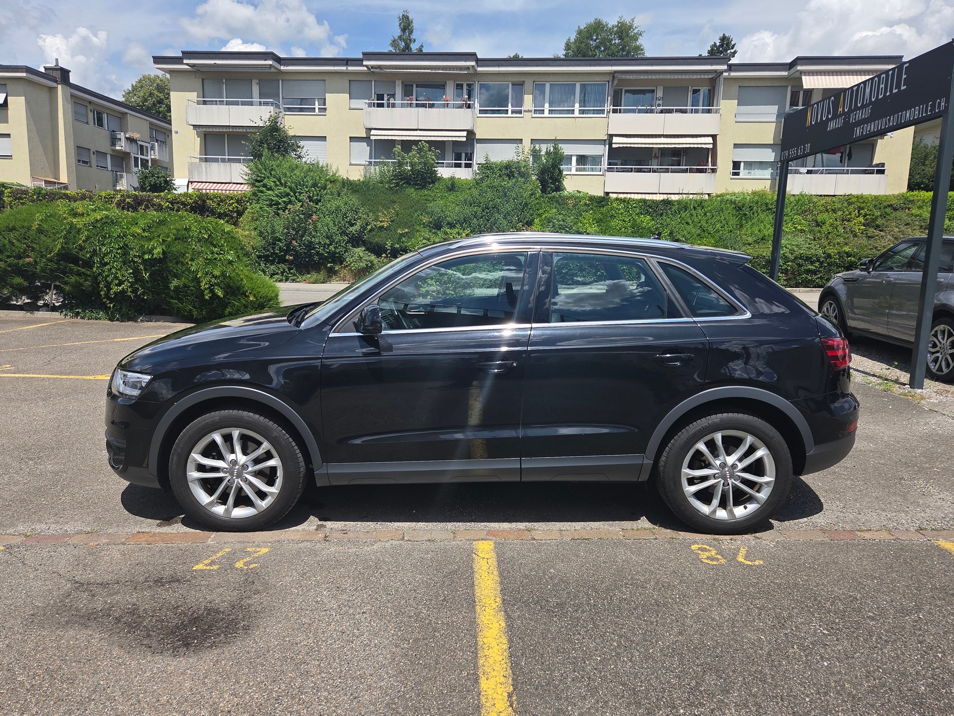 AUDI Q3 2.0 TDI quattro S-tronic-showroom-element-1