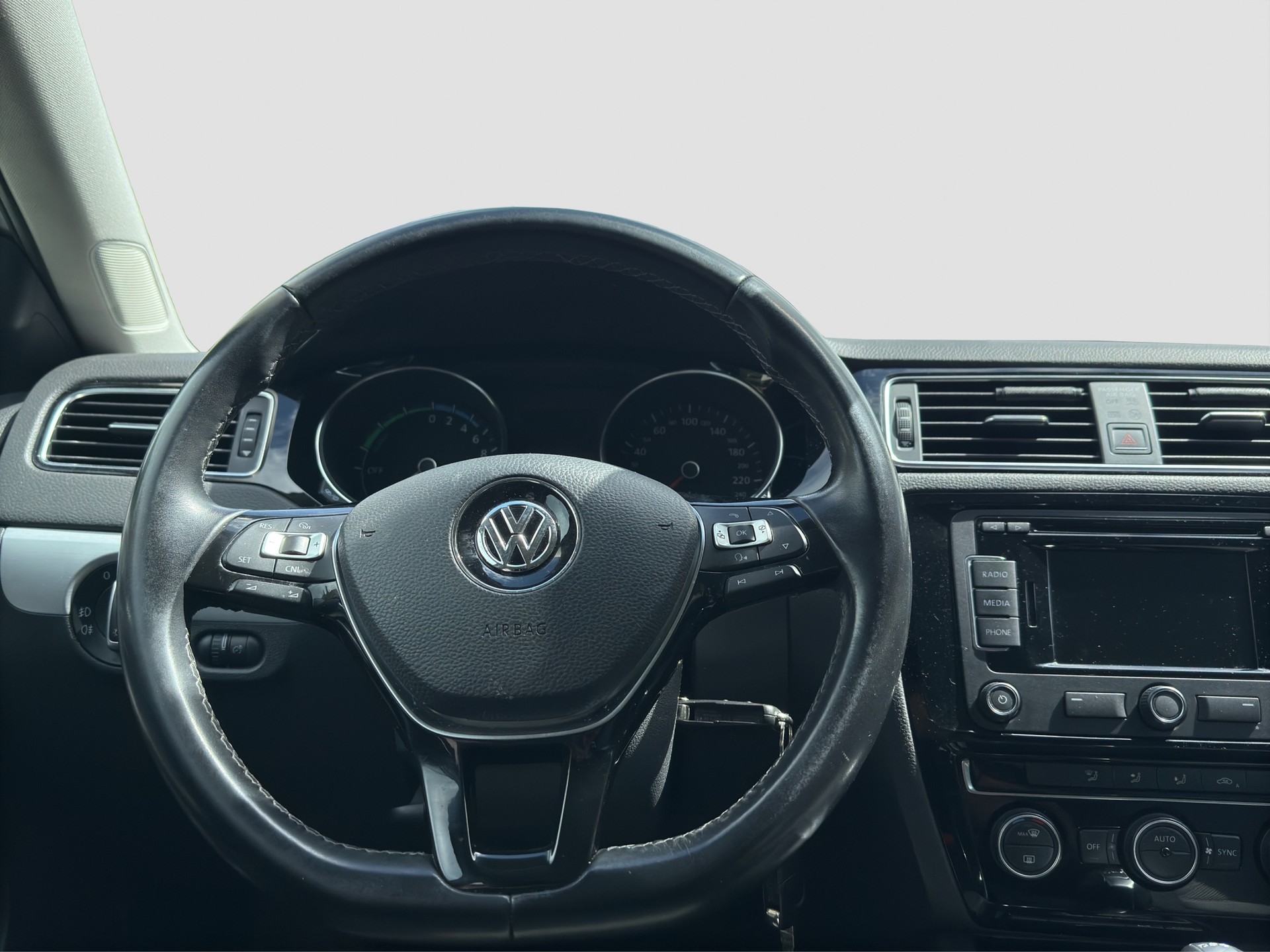 VW Jetta 1.4 TSI Hybrid Comfortline DSG ** Frisch ab MFK und Service **-image-11