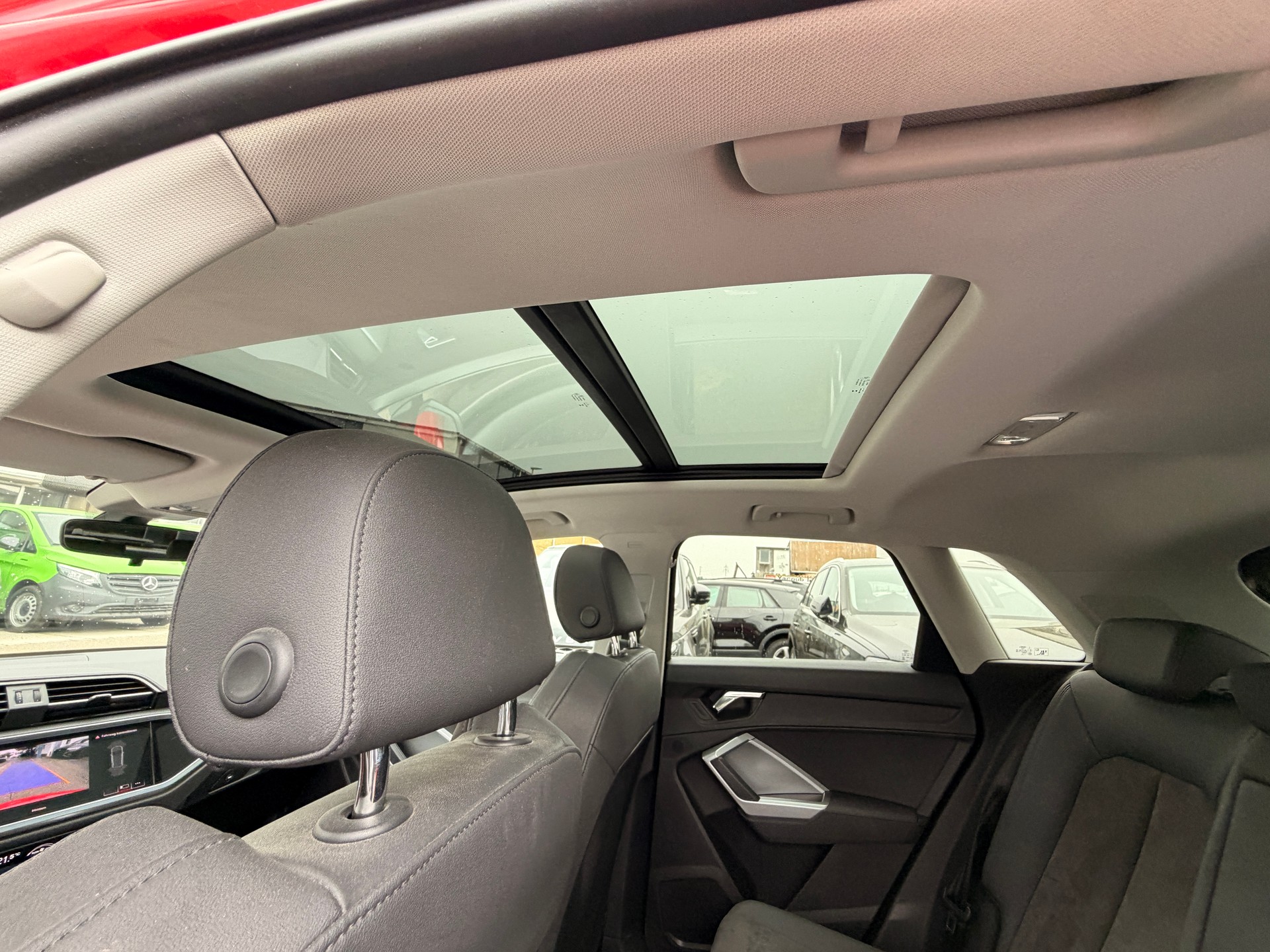AUDI Q3 40 TFSI advanced quattro S-tronic-image-8