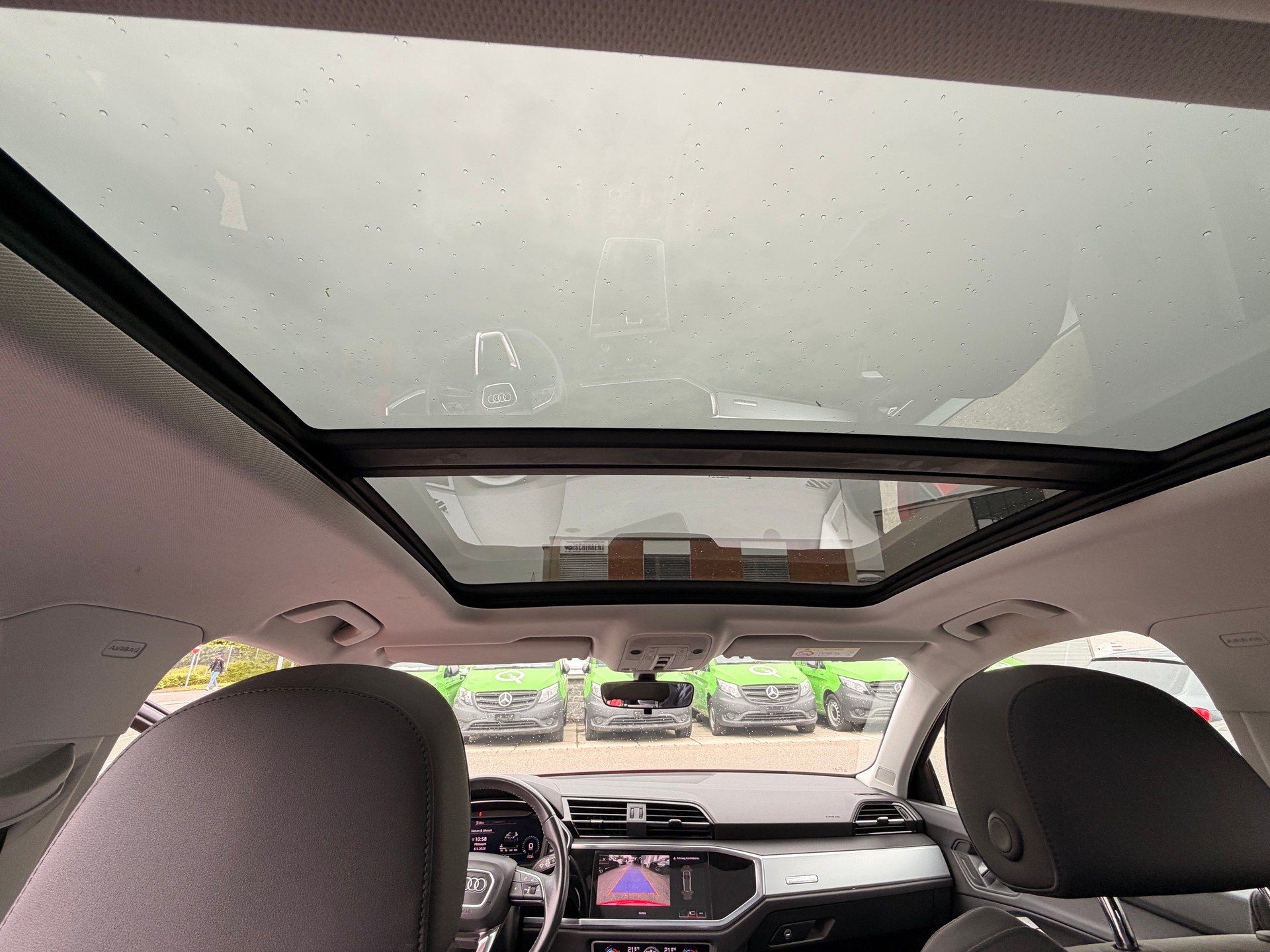 AUDI Q3 40 TFSI advanced quattro S-tronic-image-9