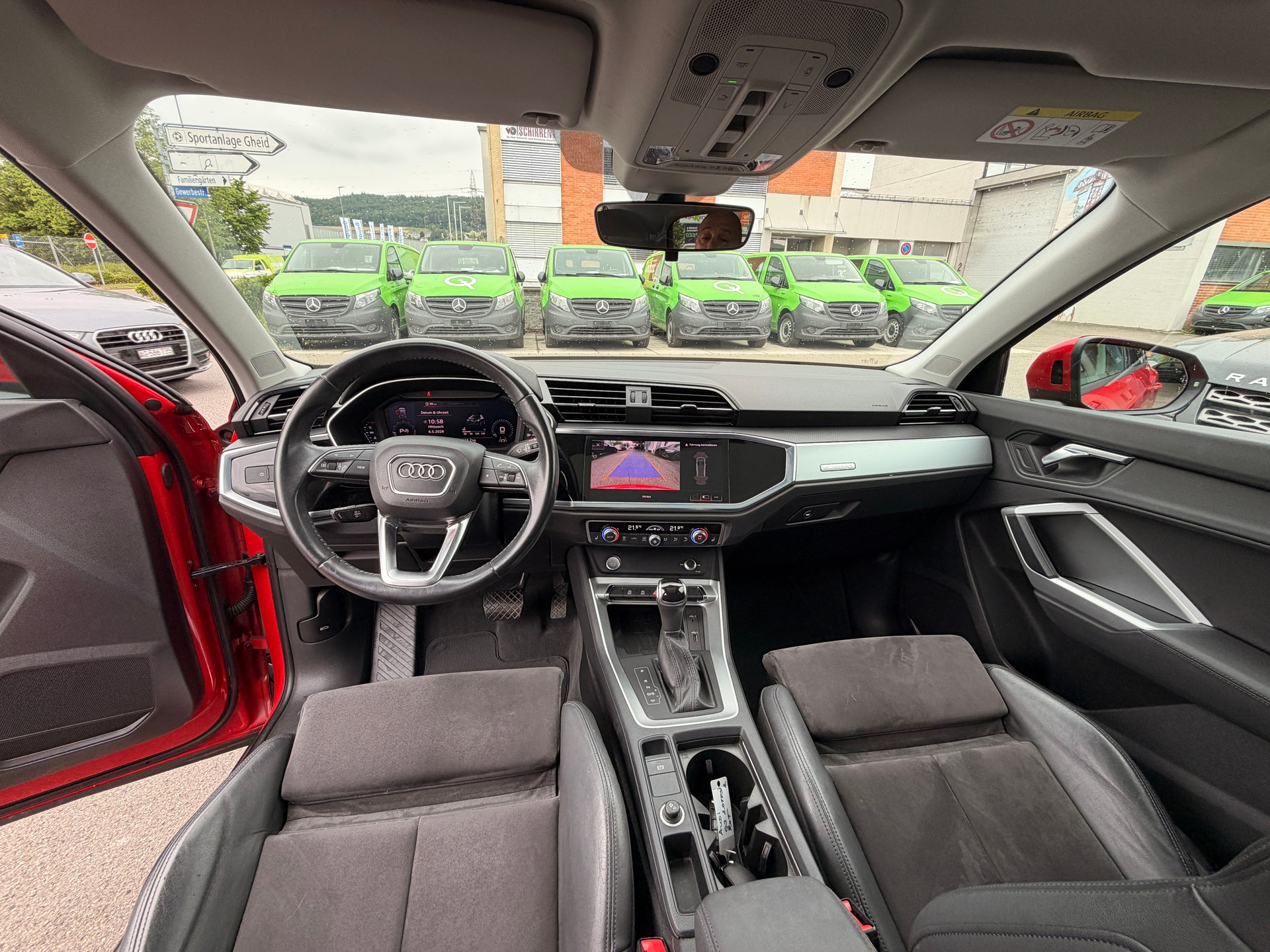 AUDI Q3 40 TFSI advanced quattro S-tronic-image-5