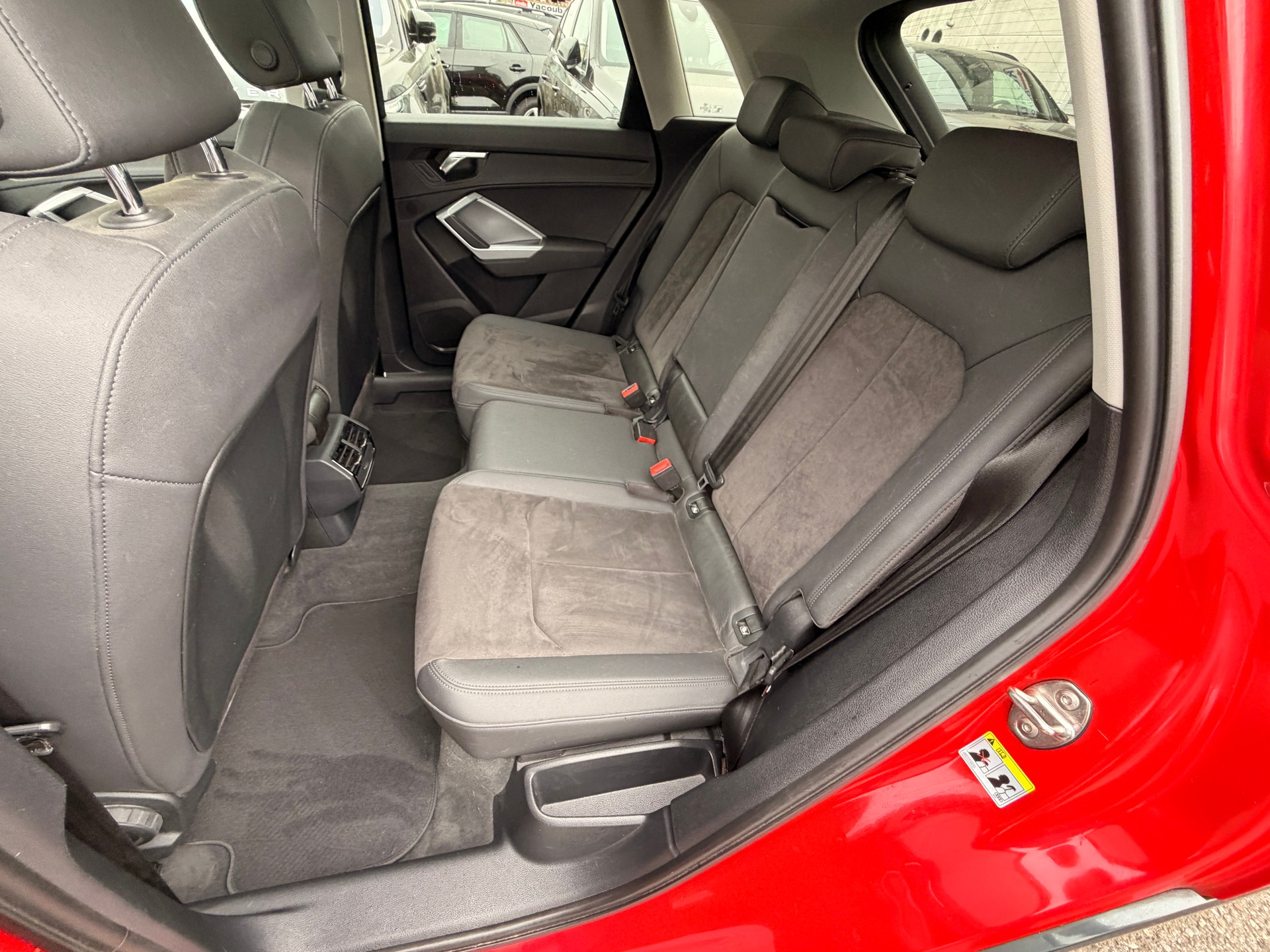 AUDI Q3 40 TFSI advanced quattro S-tronic-image-7