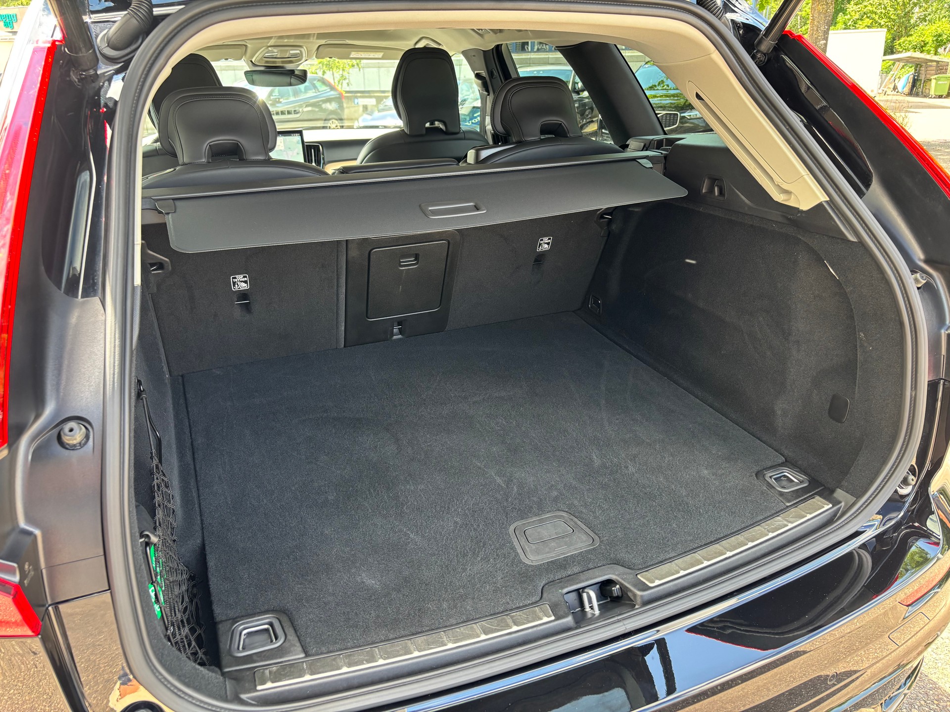 VOLVO XC60 2.0 B5 MH Plus Dark AWD-image-9
