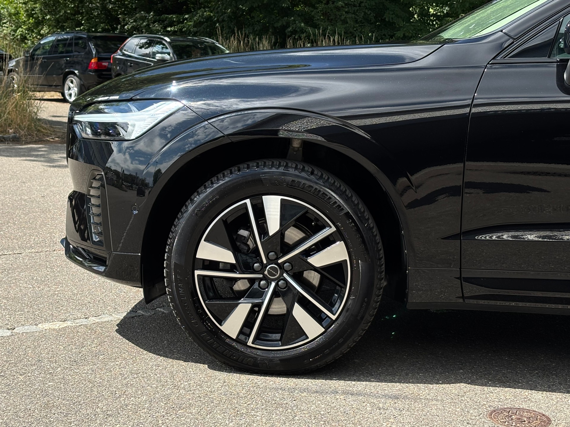 VOLVO XC60 2.0 B5 MH Plus Dark AWD-image-1