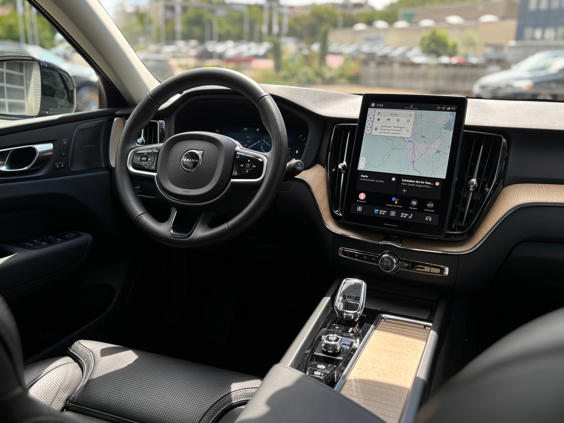VOLVO XC60 2.0 B5 MH Plus Dark AWD-image-14