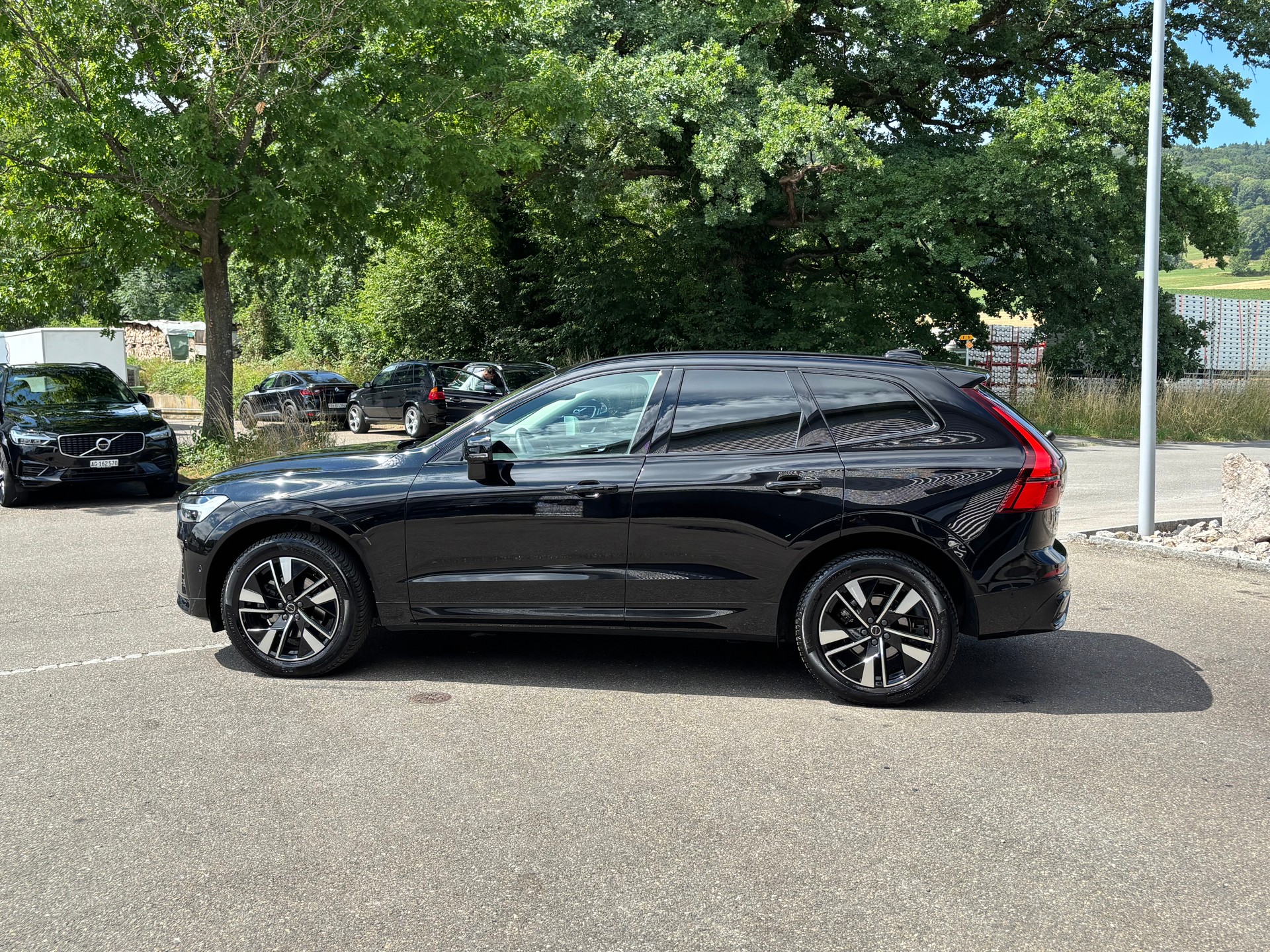 VOLVO XC60 2.0 B5 MH Plus Dark AWD-image-4