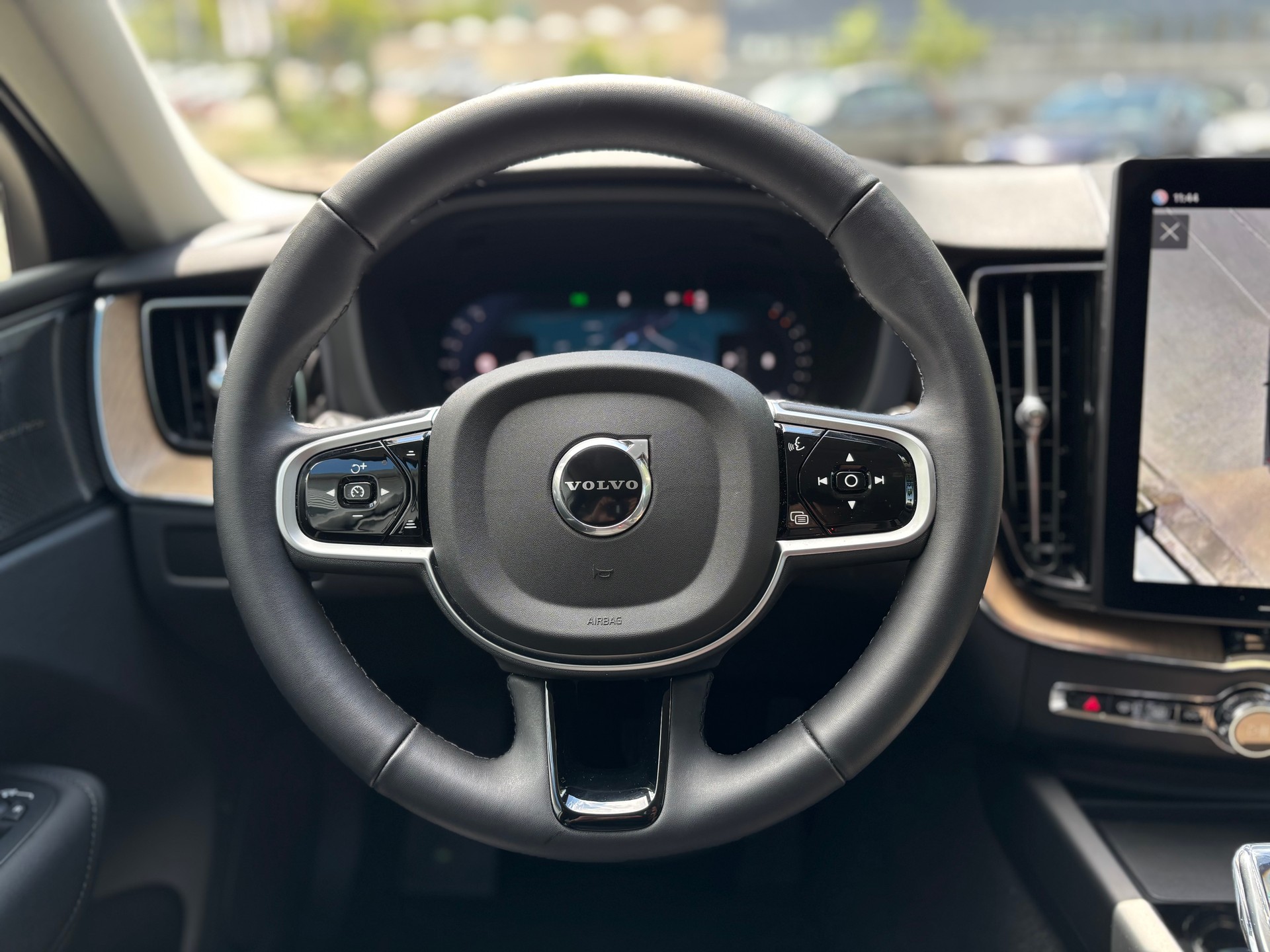 VOLVO XC60 2.0 B5 MH Plus Dark AWD-image-18