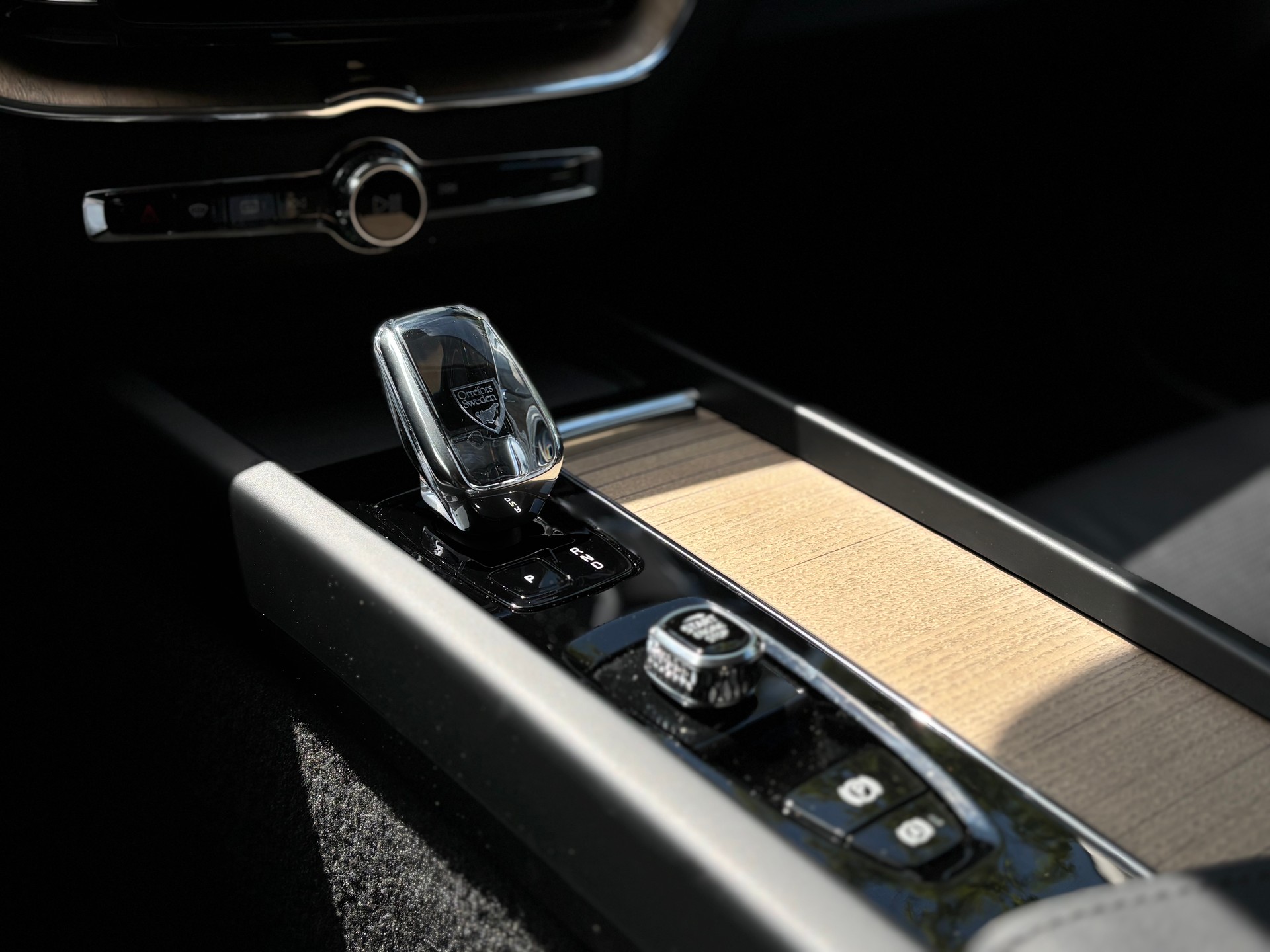 VOLVO XC60 2.0 B5 MH Plus Dark AWD-image-15