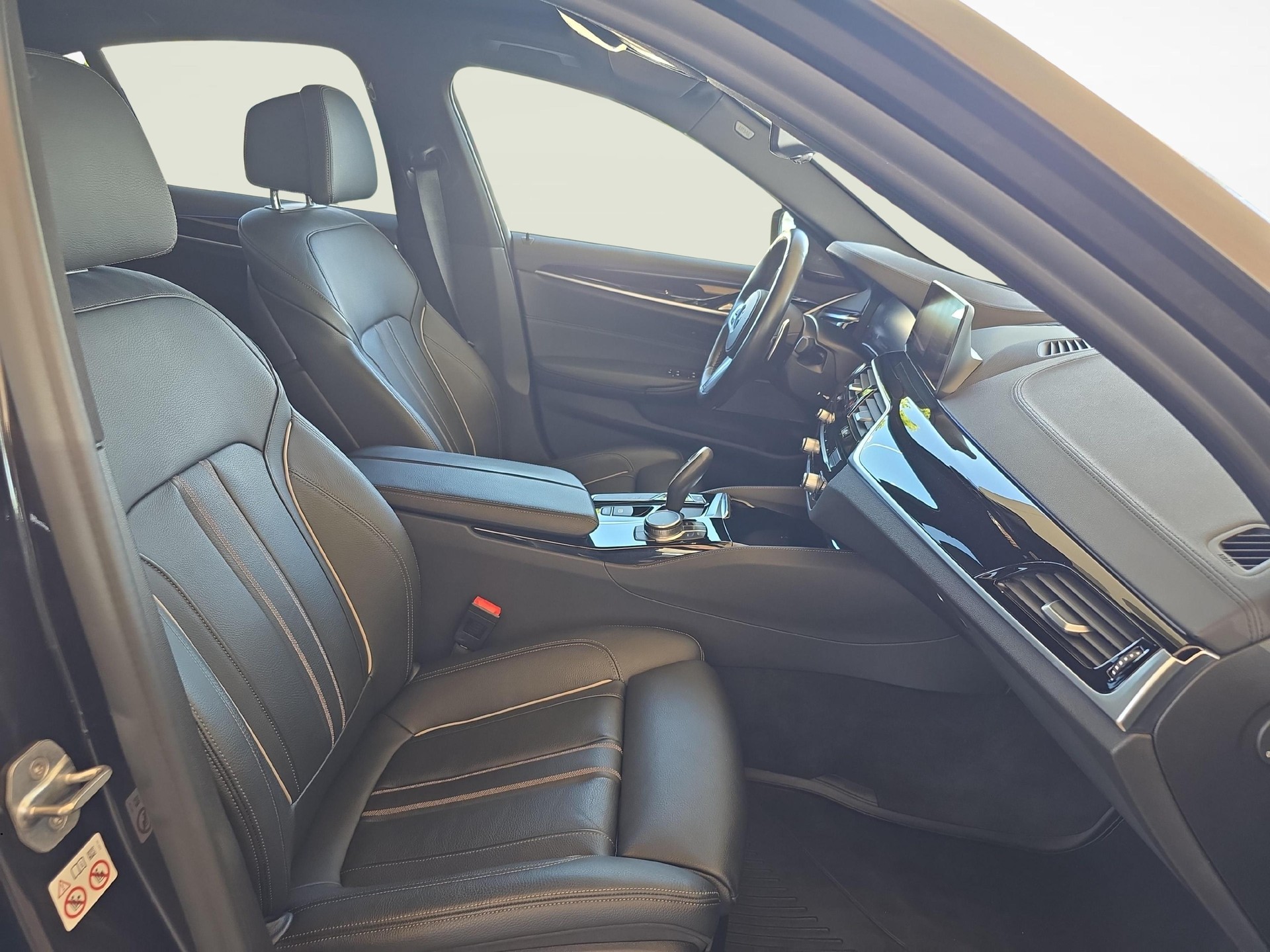 BMW 530e xDrive / Jetzt mit attraktivem 1.99% Leasing-image-10