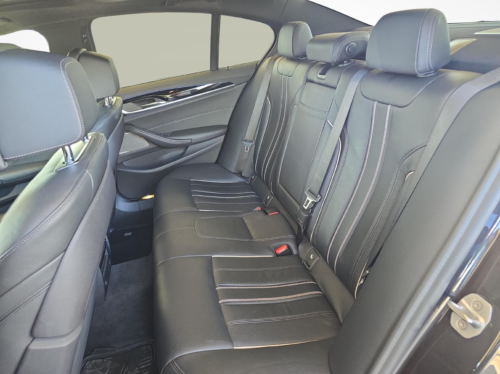 BMW 530e xDrive / Jetzt mit attraktivem 1.99% Leasing-image-11