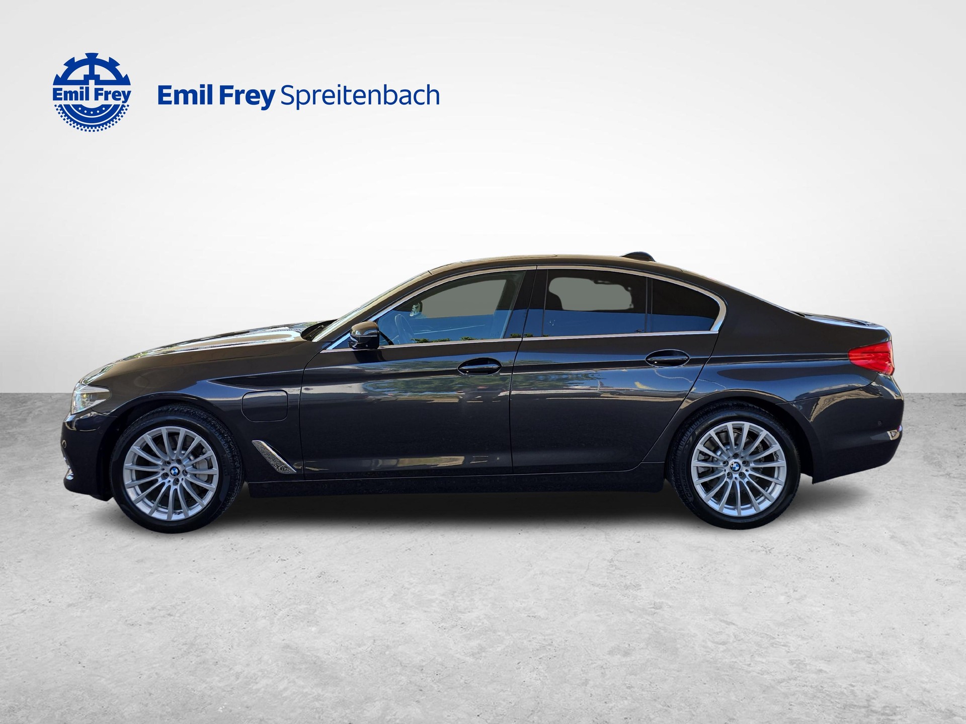 BMW 530e xDrive / Jetzt mit attraktivem 1.99% Leasing-showroom-element-2