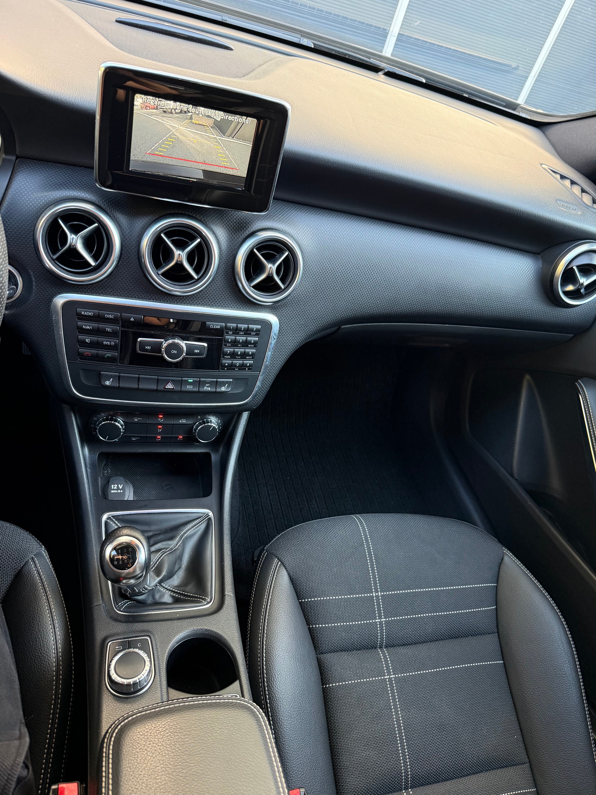 MERCEDES-BENZ A 200 AMG Line-image-13