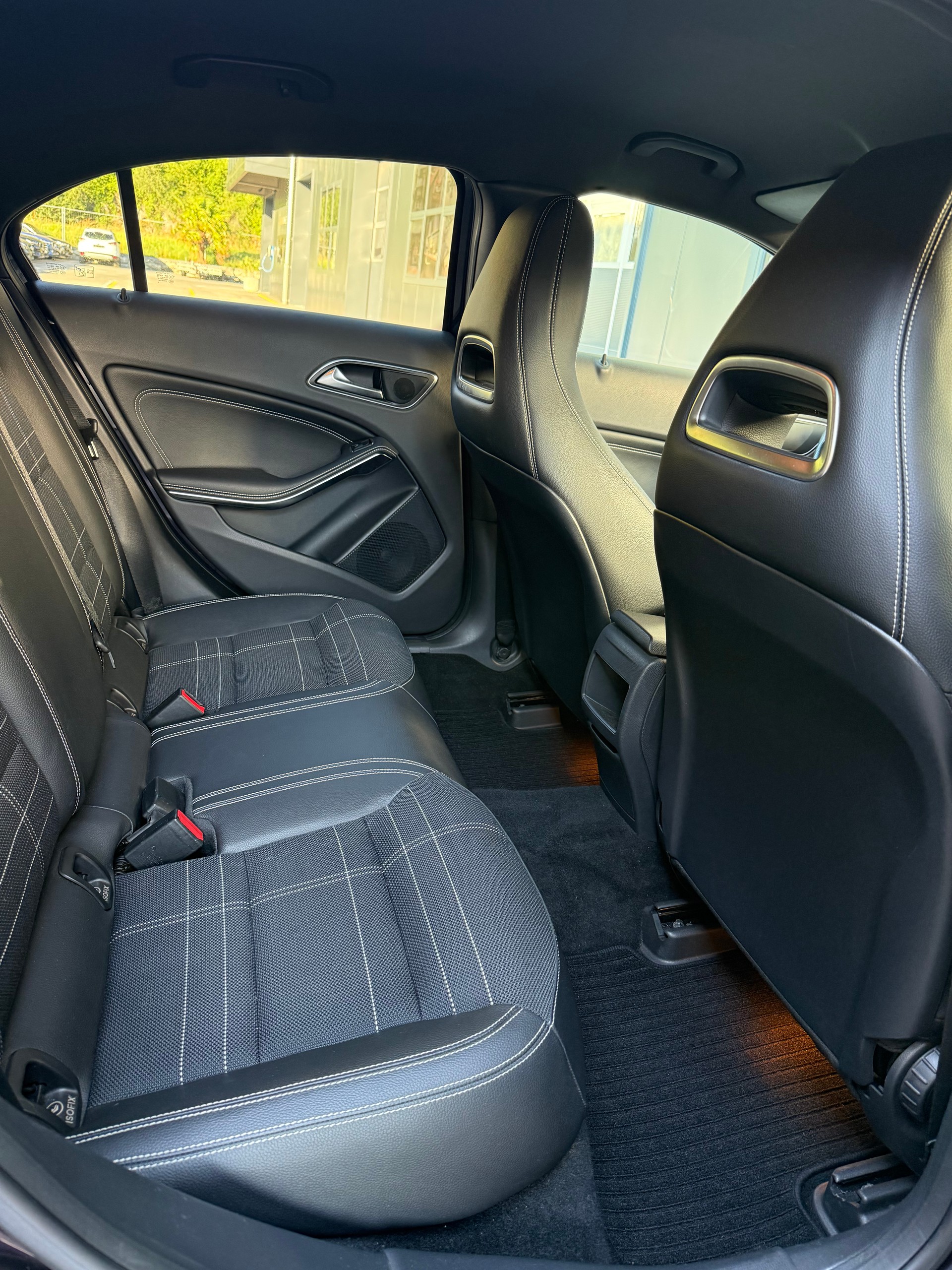 MERCEDES-BENZ A 200 AMG Line-image-8