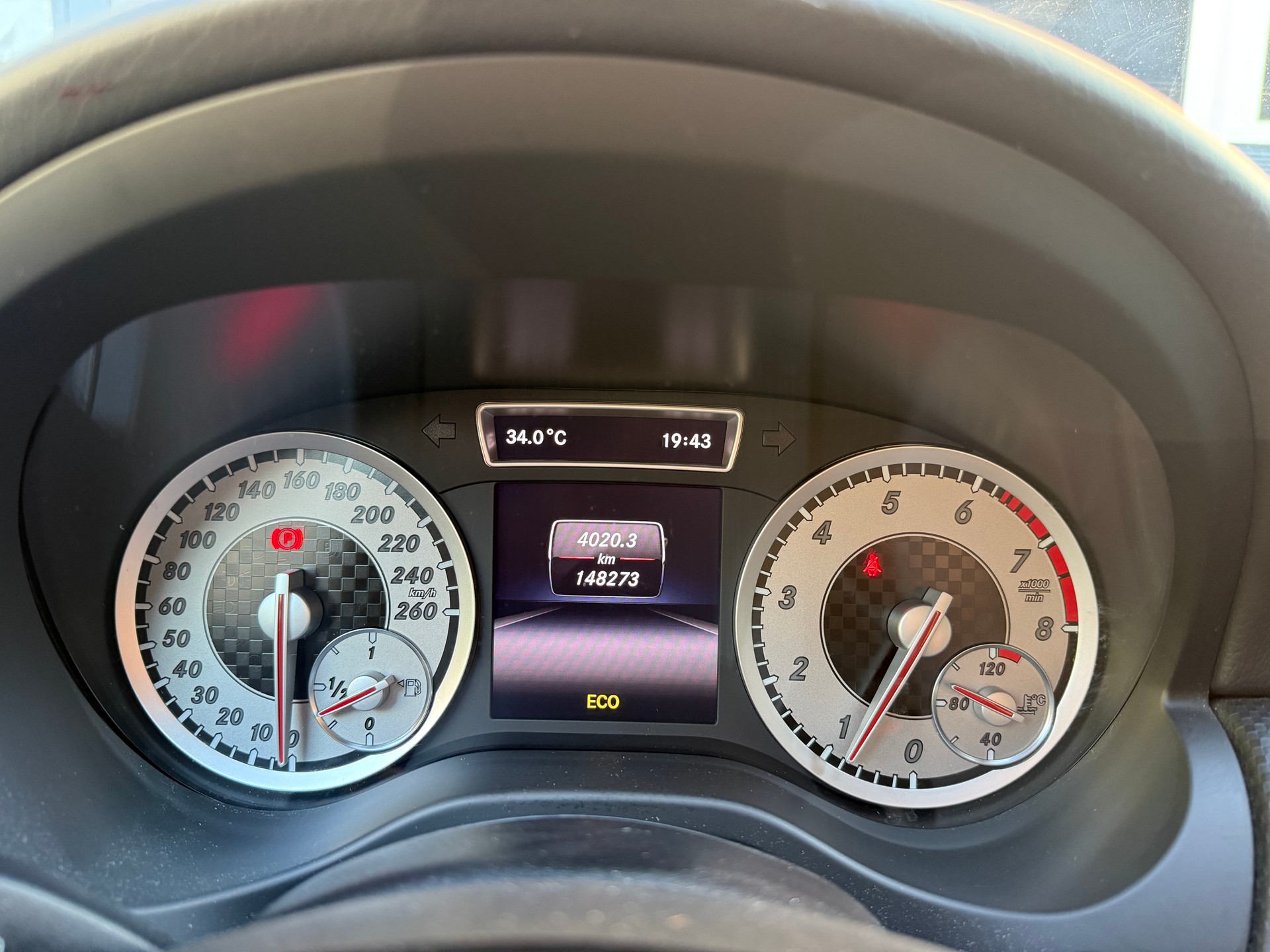 MERCEDES-BENZ A 200 AMG Line-image-14