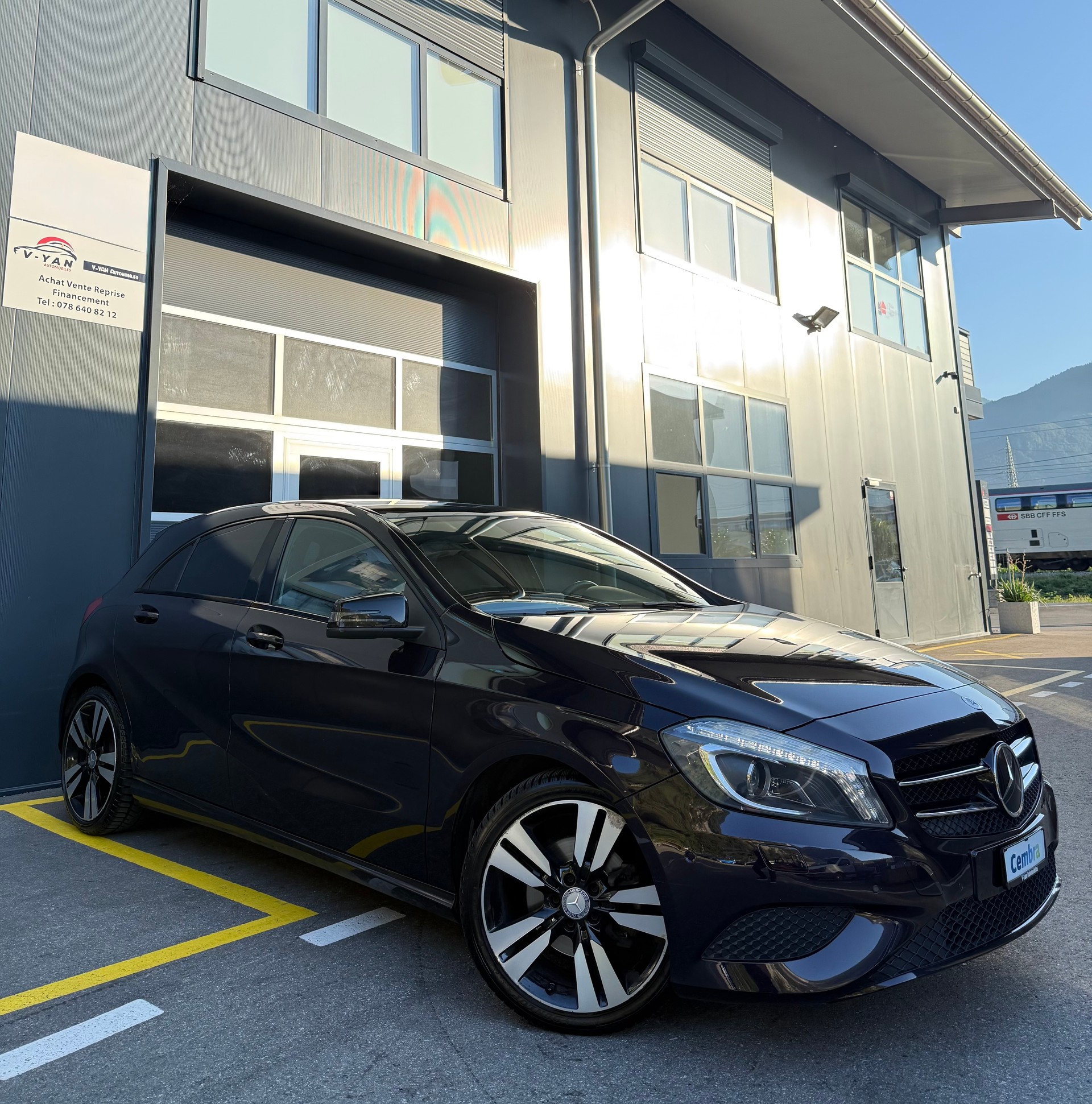 MERCEDES-BENZ A 200 AMG Line-image-1