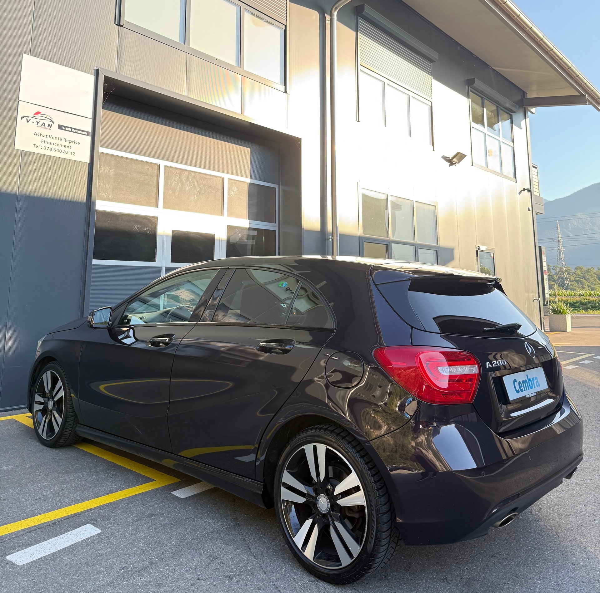 MERCEDES-BENZ A 200 AMG Line-image-5