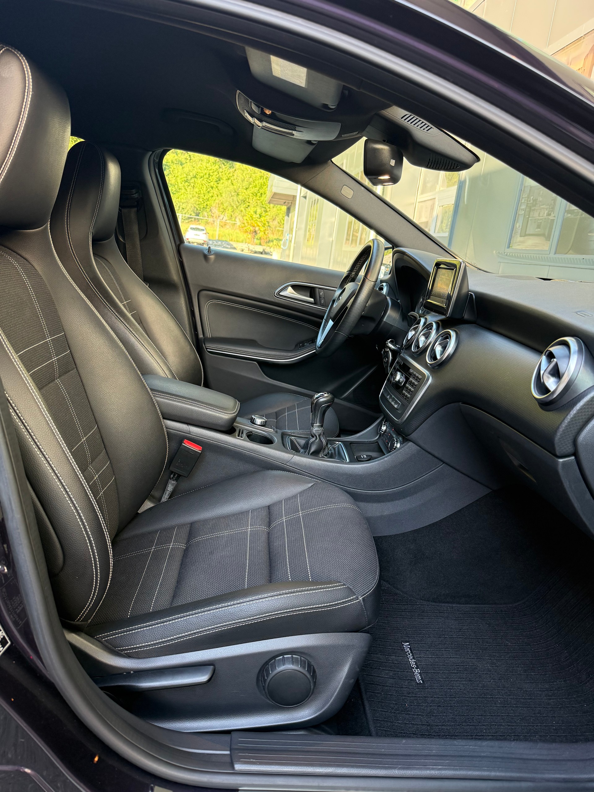 MERCEDES-BENZ A 200 AMG Line-image-10