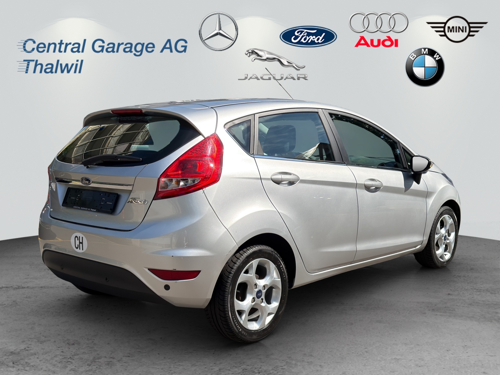 FORD Fiesta 1.4 16V Trend Automatic-image-5