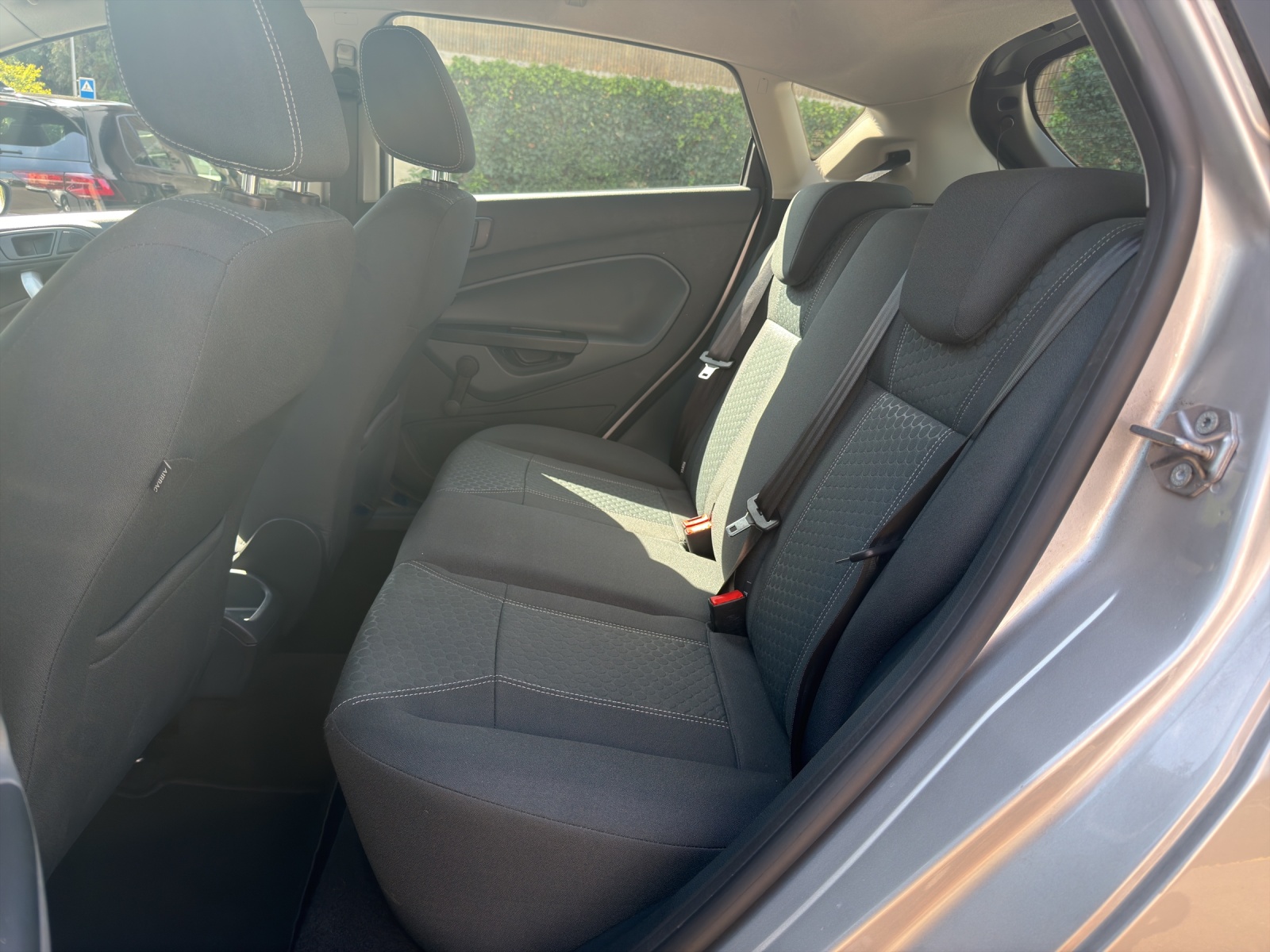 FORD Fiesta 1.4 16V Trend Automatic-image-10
