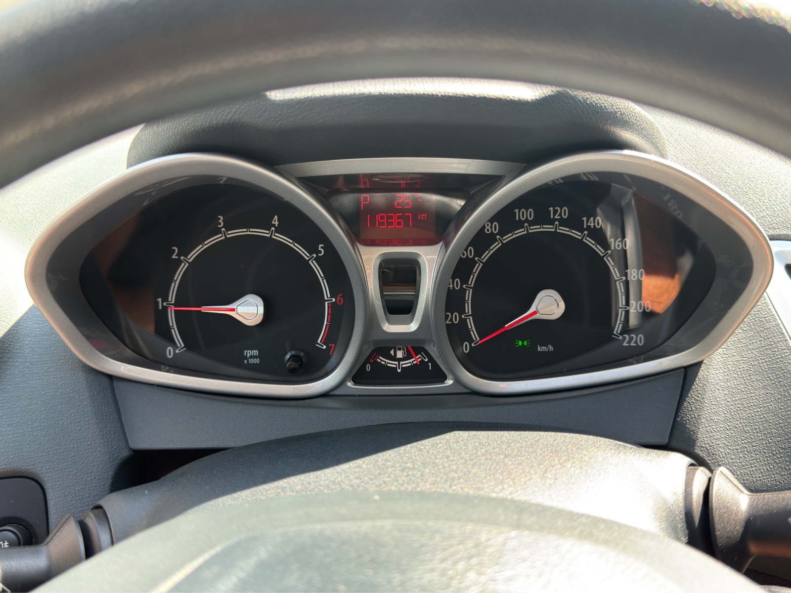FORD Fiesta 1.4 16V Trend Automatic-image-11