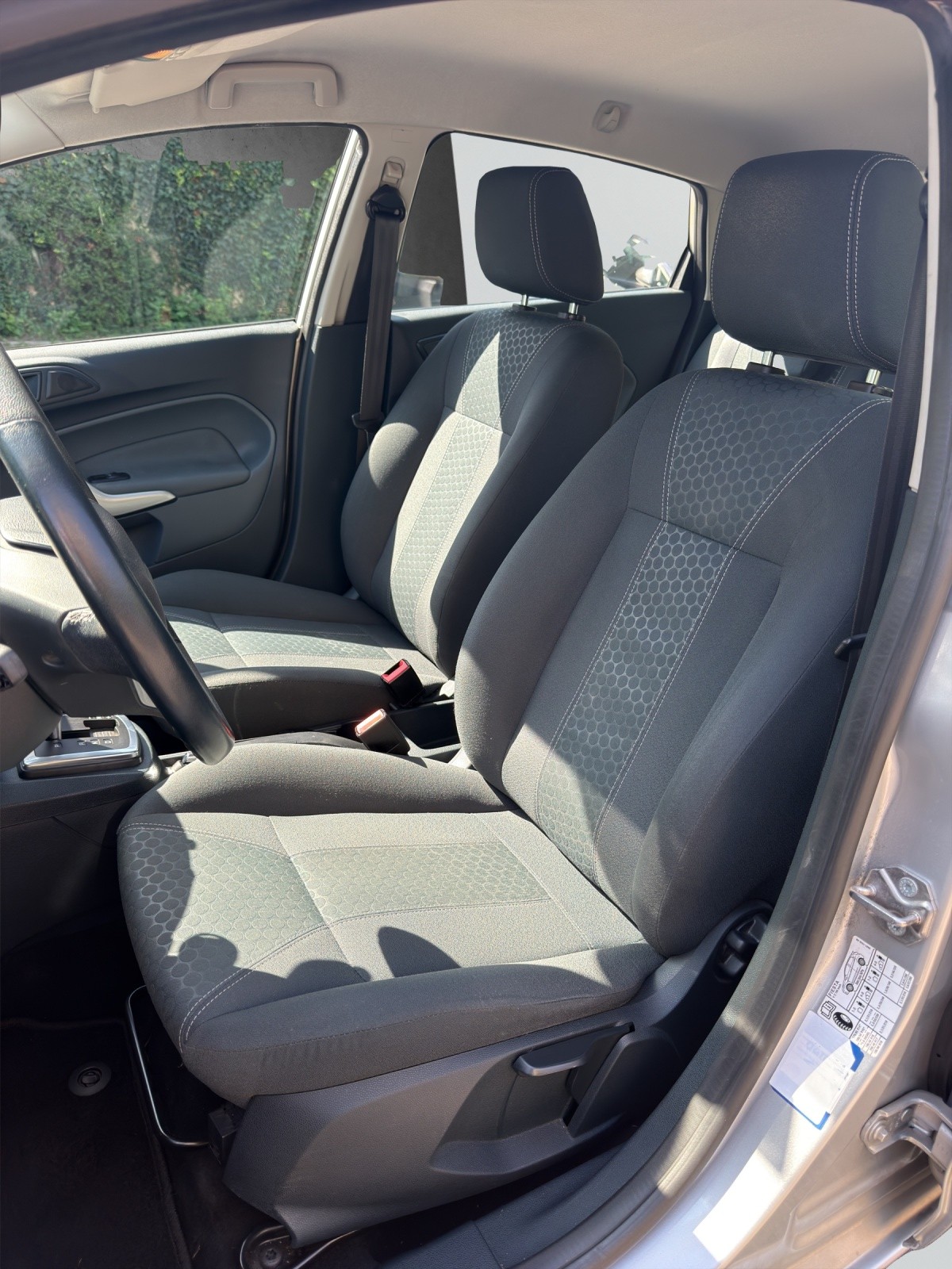FORD Fiesta 1.4 16V Trend Automatic-image-9