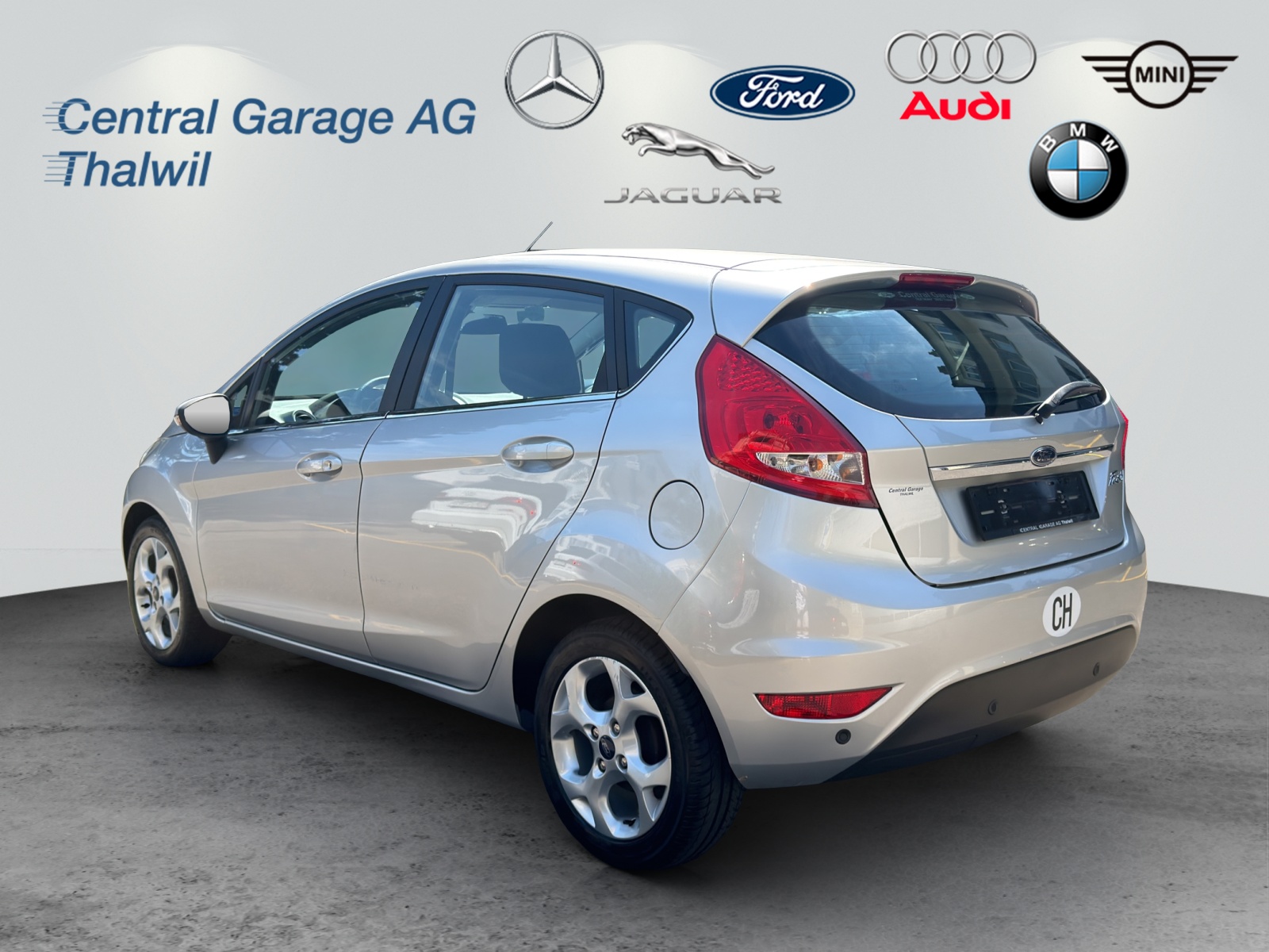 FORD Fiesta 1.4 16V Trend Automatic-image-3