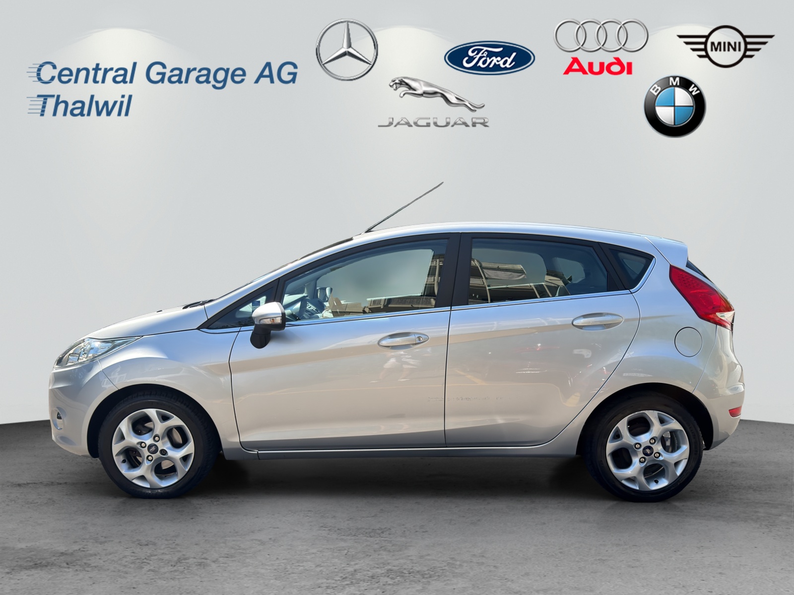 FORD Fiesta 1.4 16V Trend Automatic-image-2
