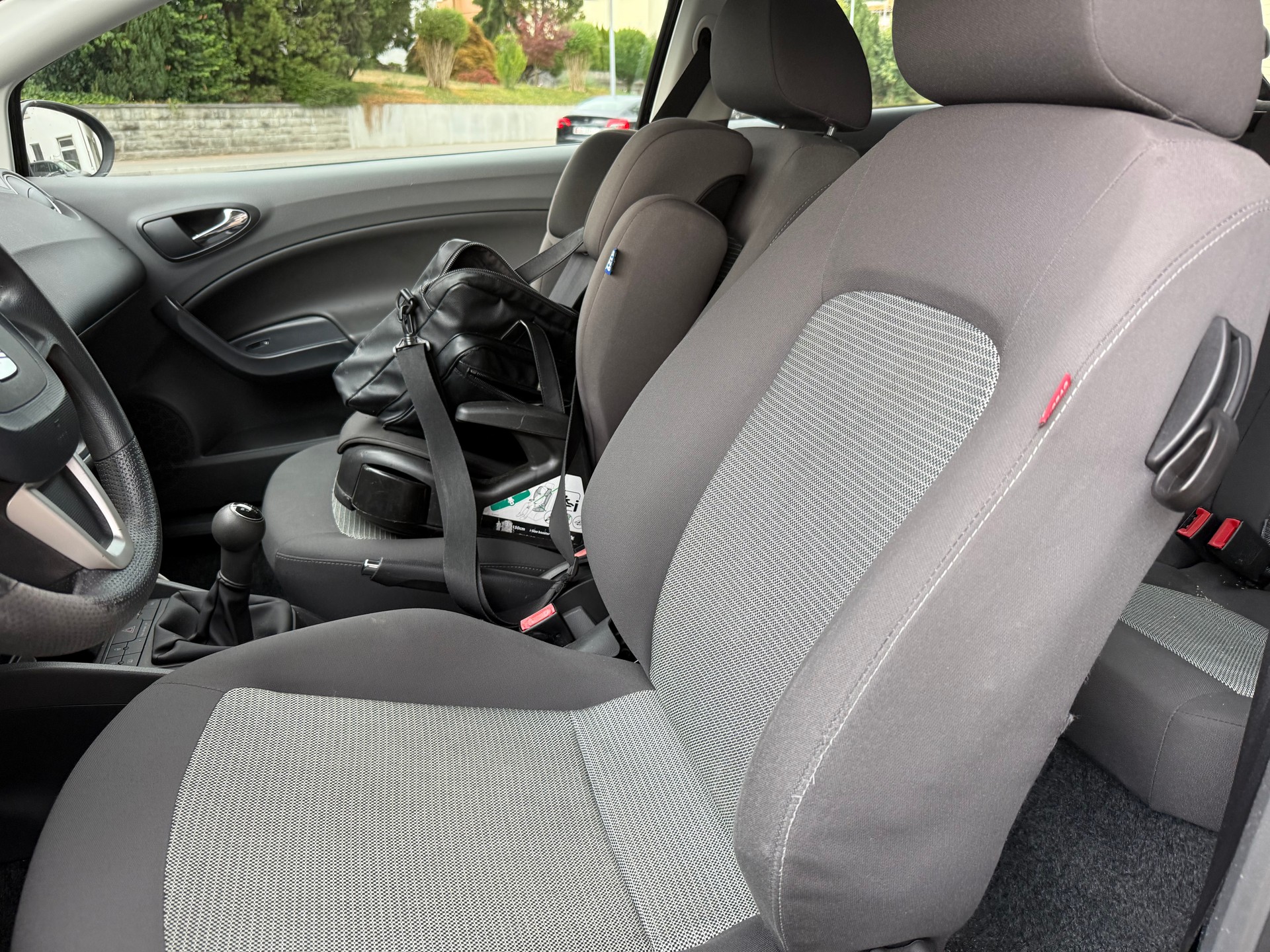 SEAT Ibiza SC 1.6 Sport-image-7