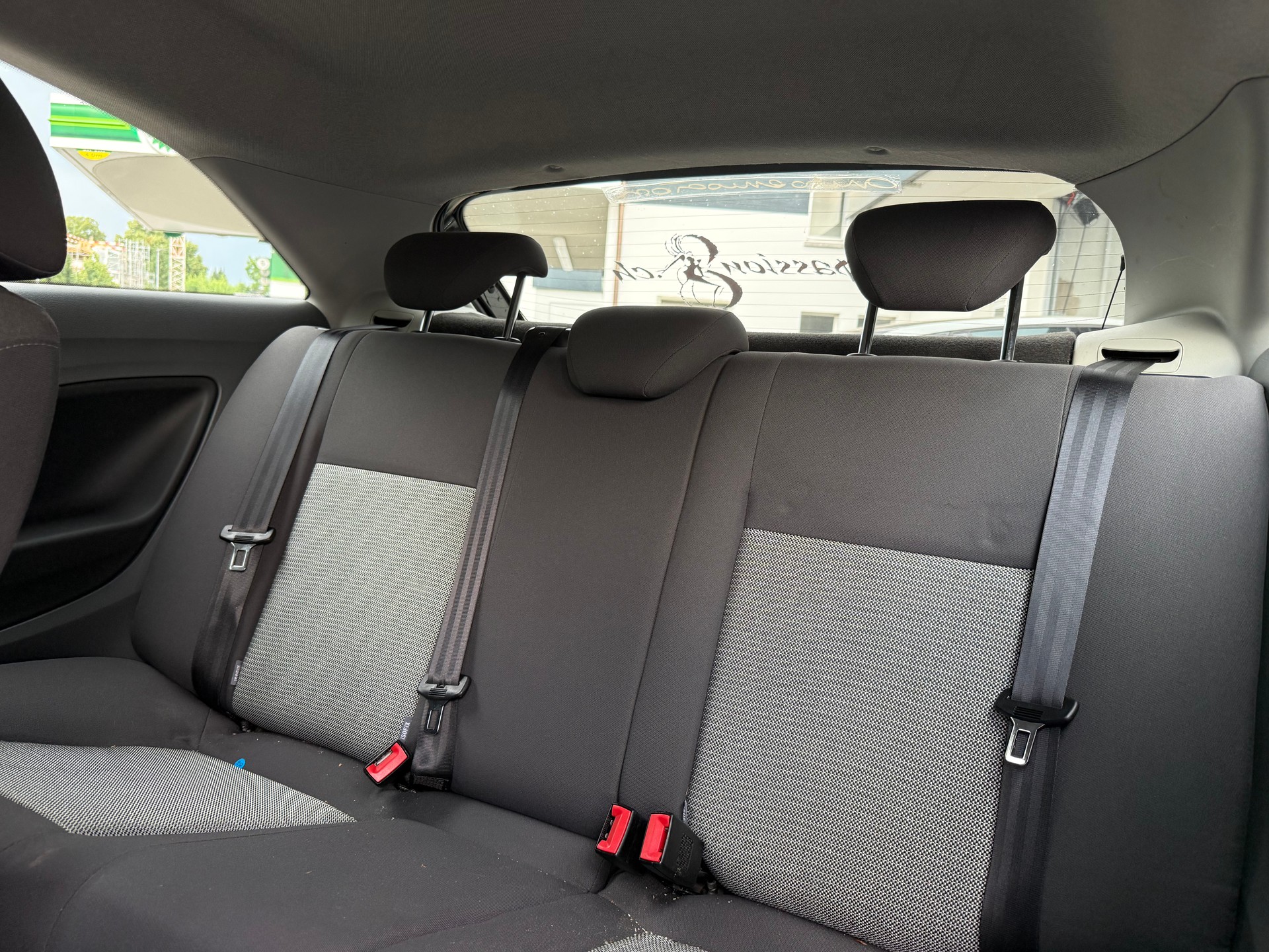 SEAT Ibiza SC 1.6 Sport-image-8
