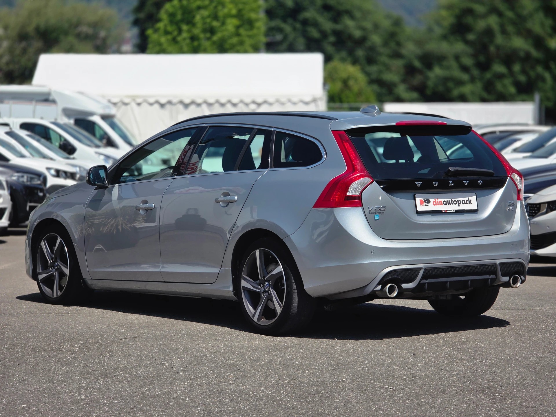 VOLVO V60 D5 AWD R-Design Geartronic * CH-Fahrzeug * 230PS * inkl. Garantie *-image-5