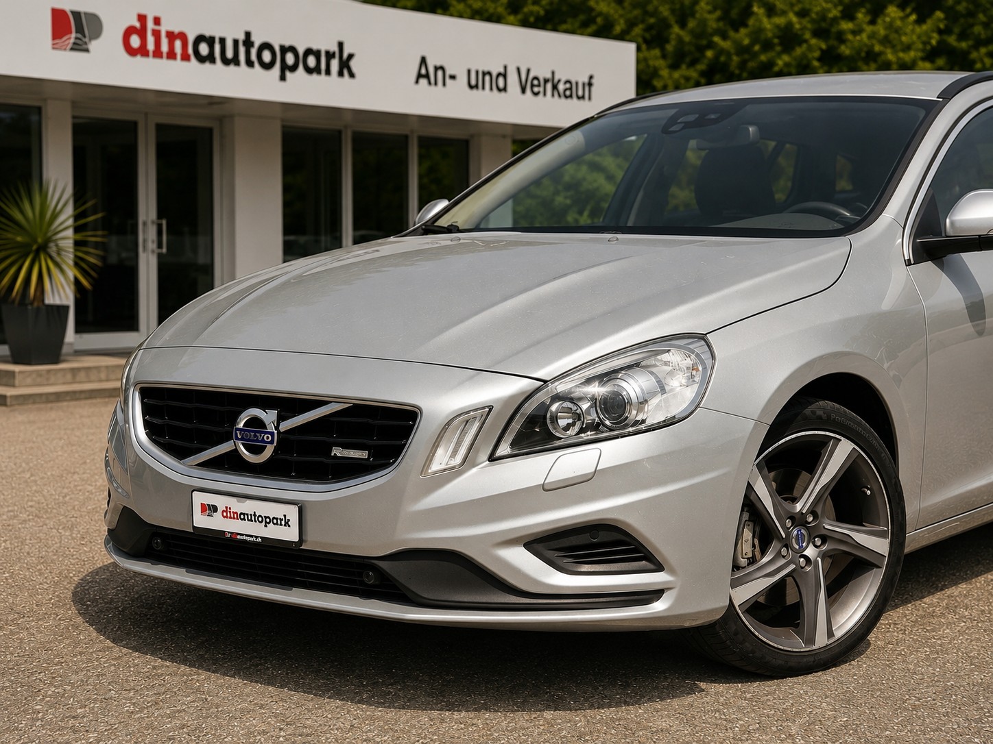 VOLVO V60 D5 AWD R-Design Geartronic * CH-Fahrzeug * 230PS * inkl. Garantie *-showroom-element-1