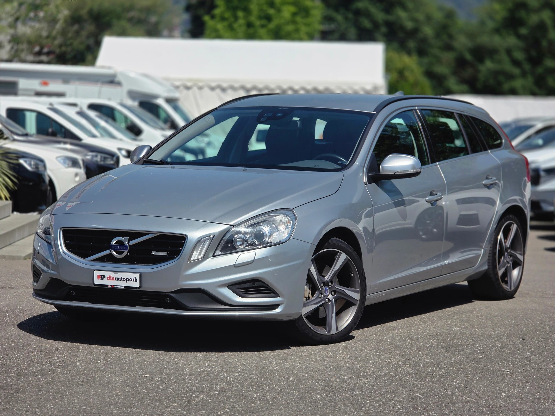 VOLVO V60 D5 AWD R-Design Geartronic * CH-Fahrzeug * 230PS * inkl. Garantie *-image-1