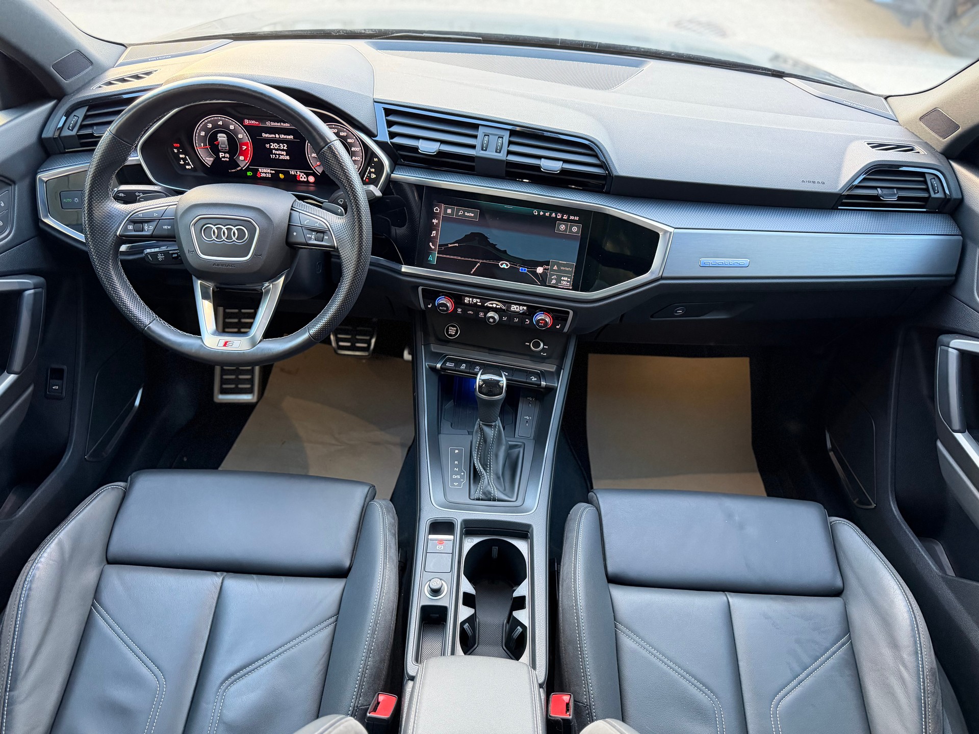 AUDI Q3 45 TFSI S line quattro S-tronic-image-11