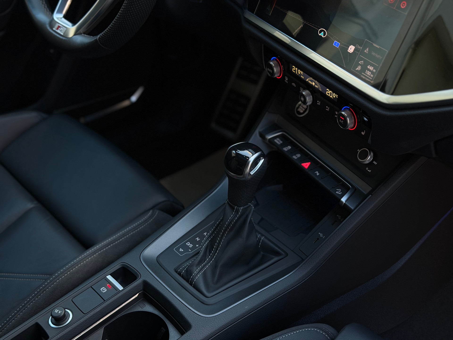 AUDI Q3 45 TFSI S line quattro S-tronic-image-16